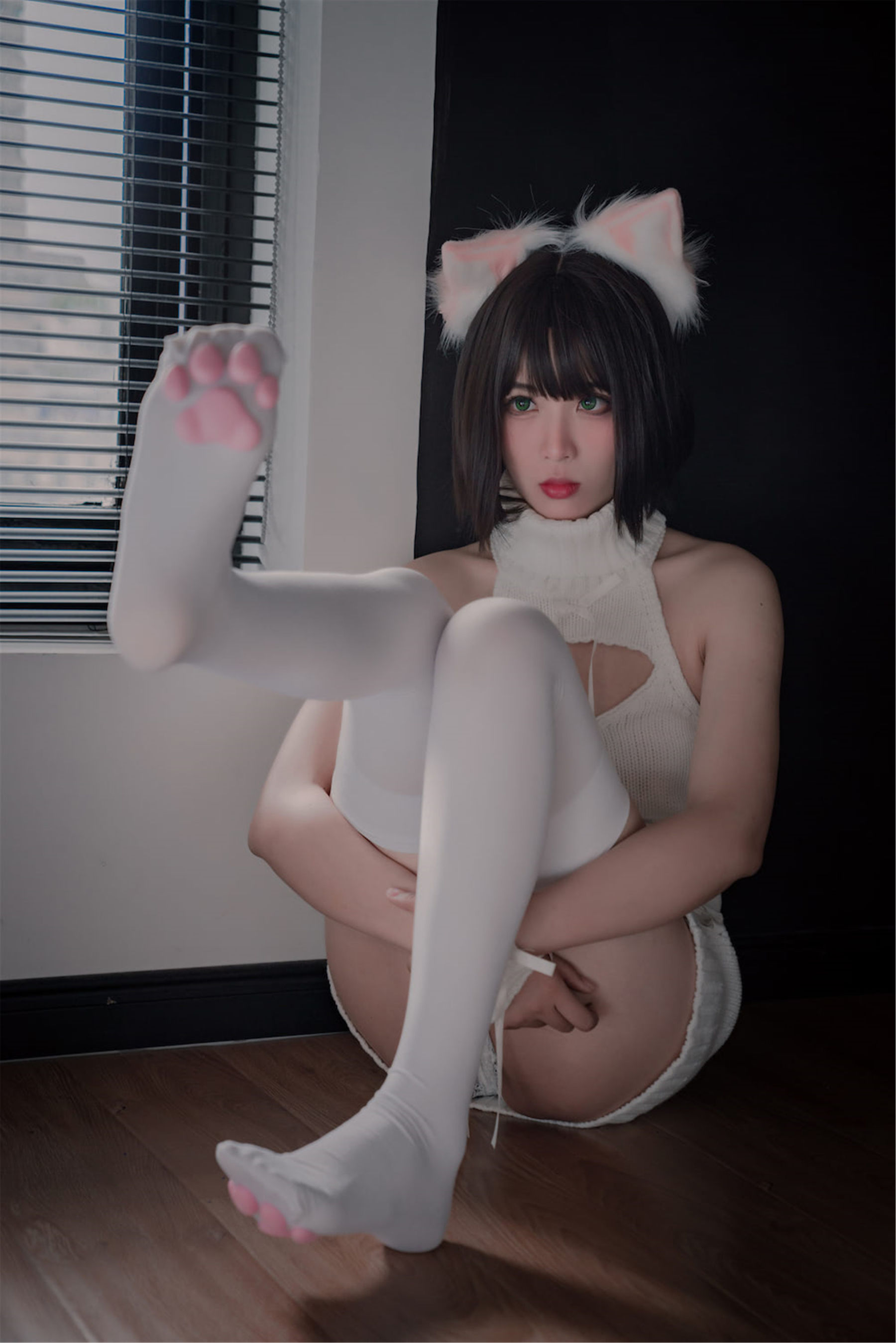 [网红COSER写真] 轩萧学姐 - 猫爪袜