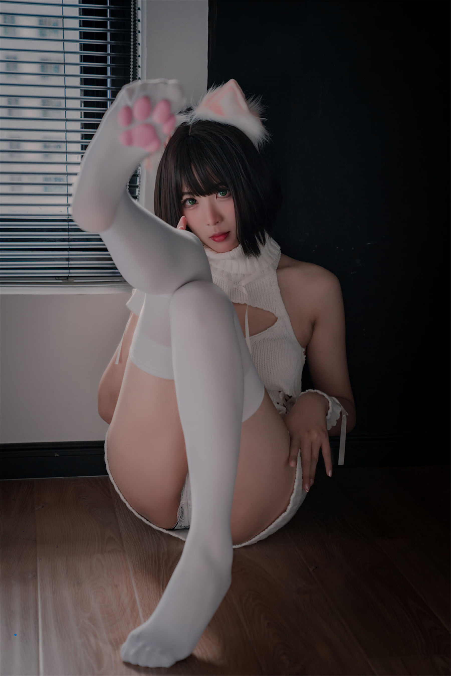 [网红COSER写真] 轩萧学姐 - 猫爪袜