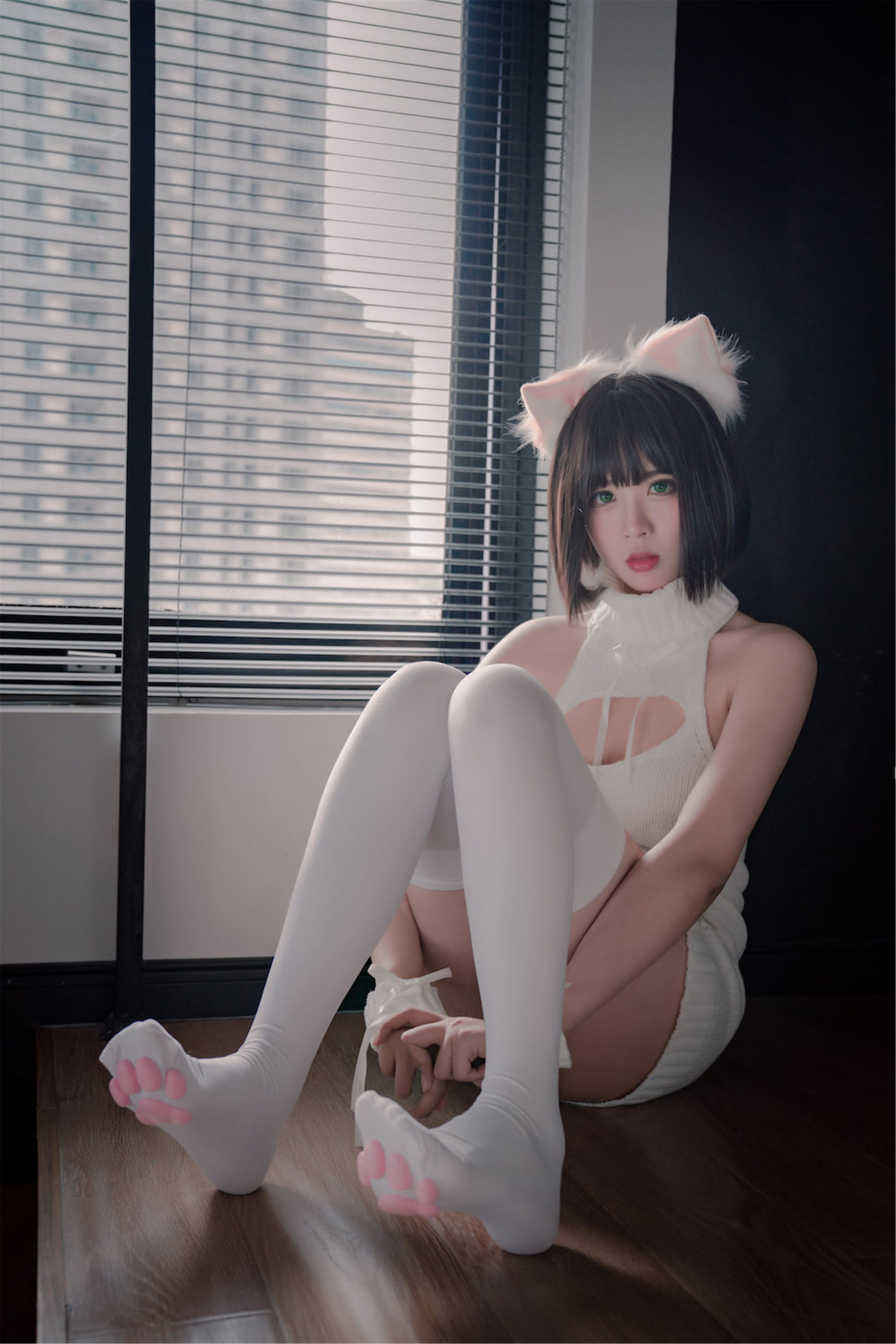 [网红COSER写真] 轩萧学姐 - 猫爪袜