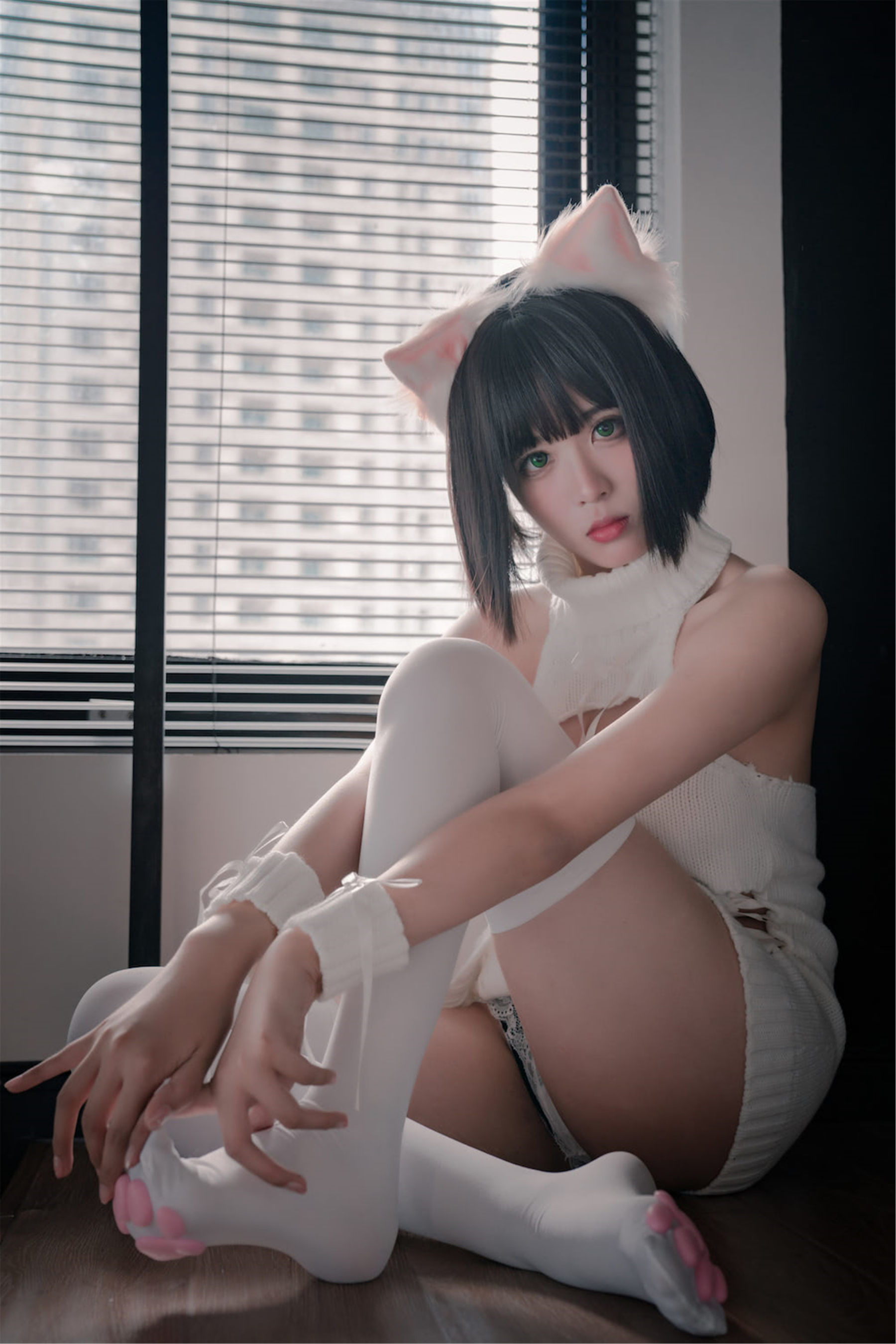[网红COSER写真] 轩萧学姐 - 猫爪袜