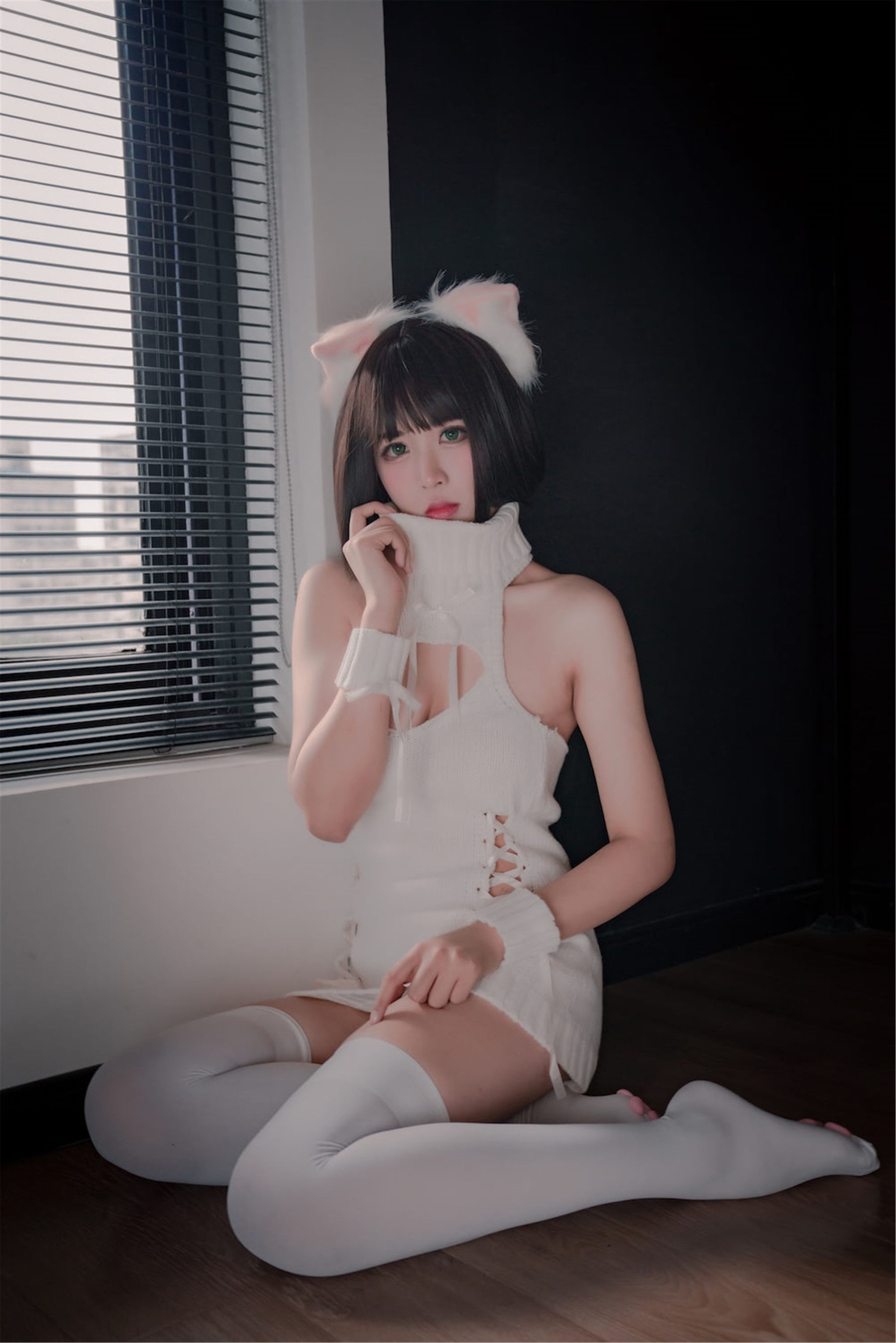 [网红COSER写真] 轩萧学姐 - 猫爪袜