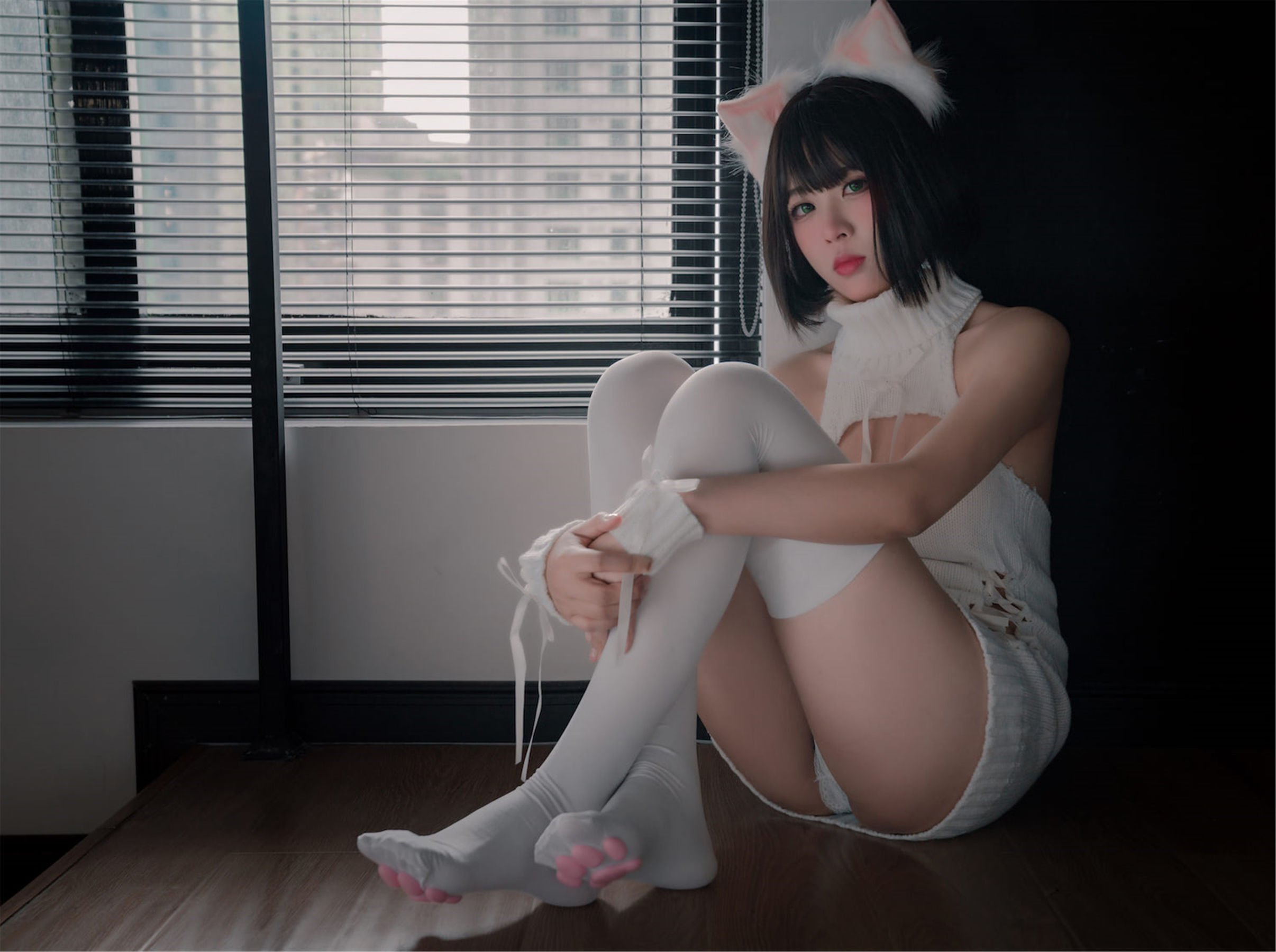 [网红COSER写真] 轩萧学姐 - 猫爪袜