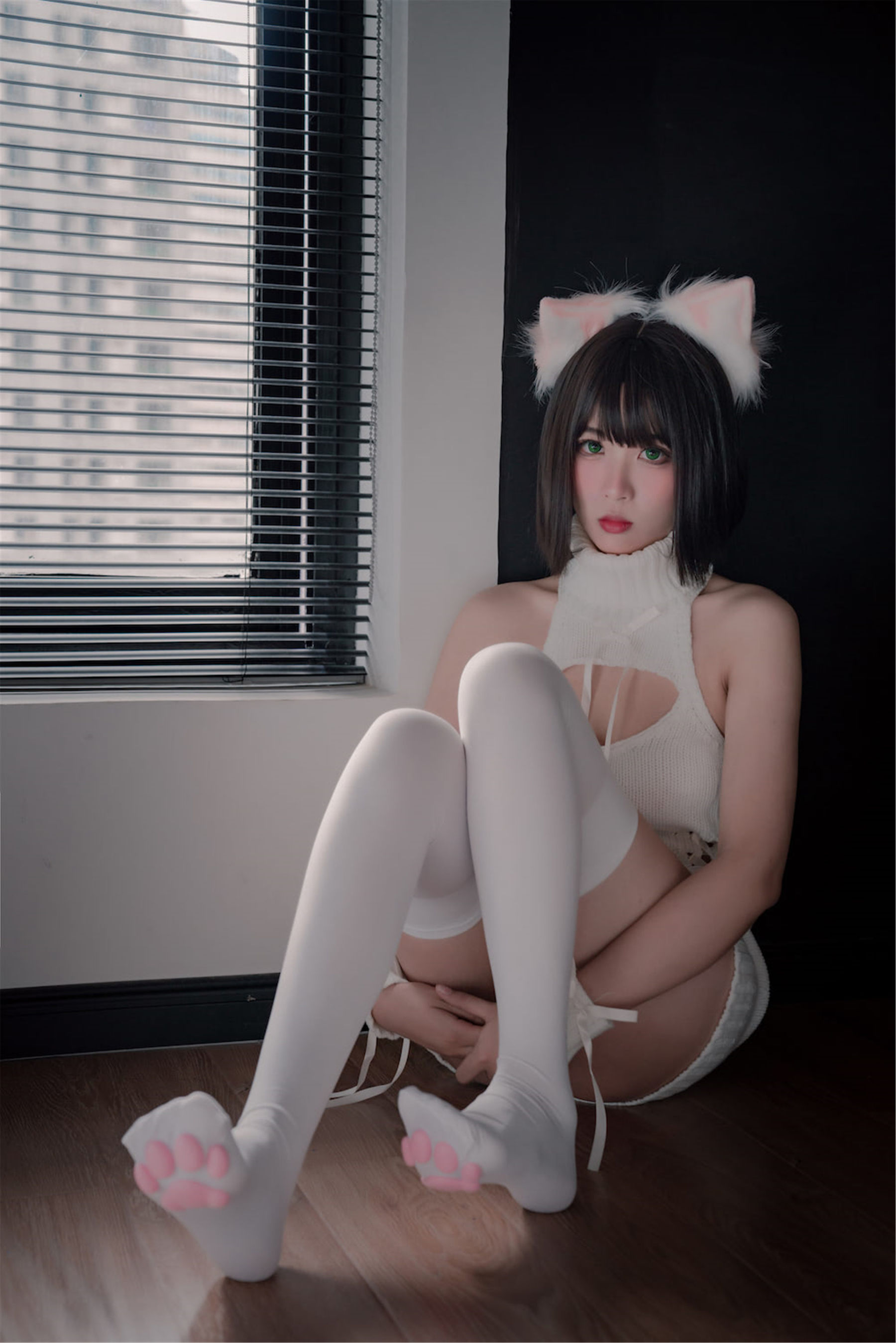 [网红COSER写真] 轩萧学姐 - 猫爪袜