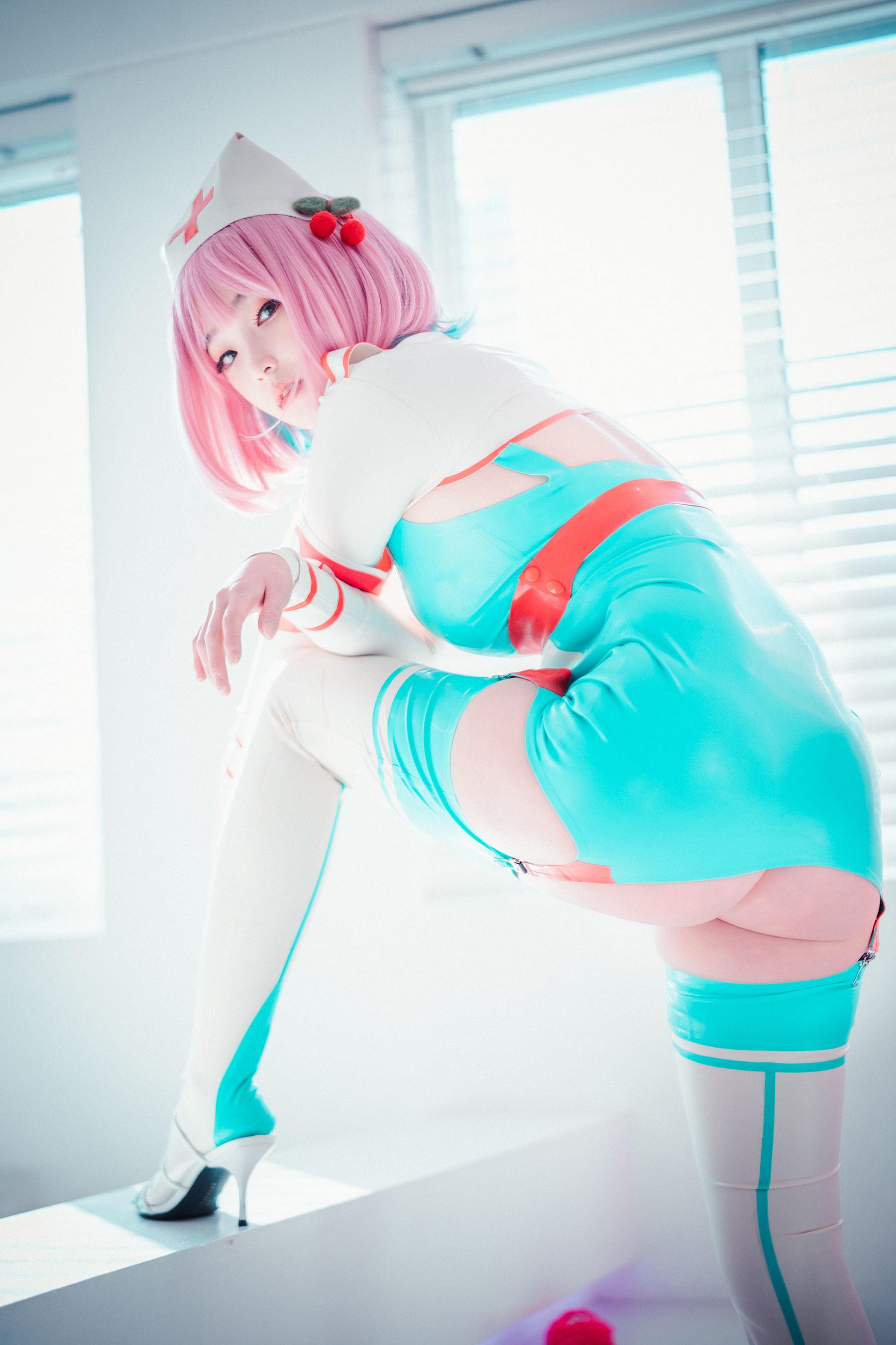 [DJAWA]  BamBi - Cling To Latex