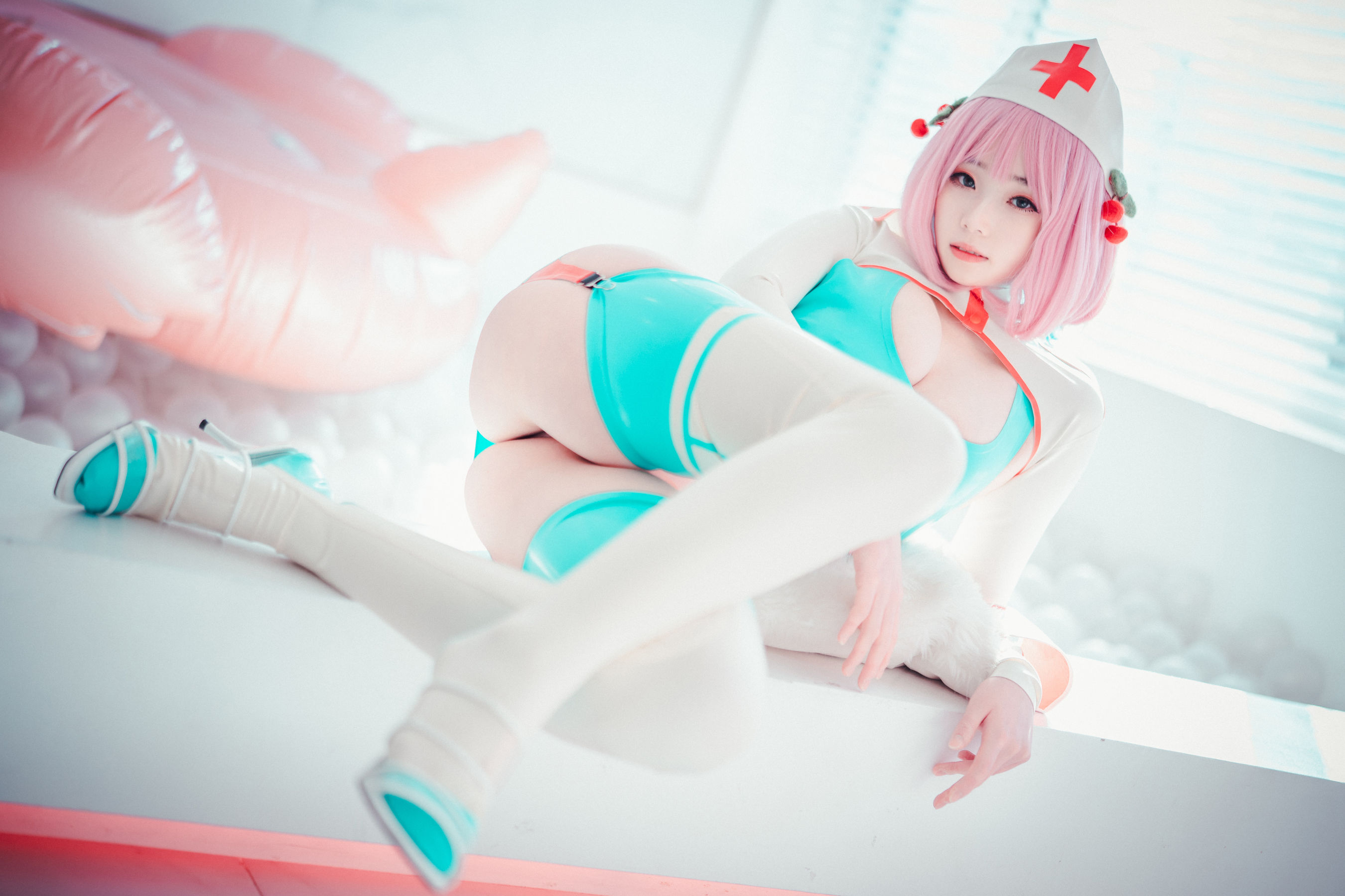 [DJAWA]  BamBi - Cling To Latex