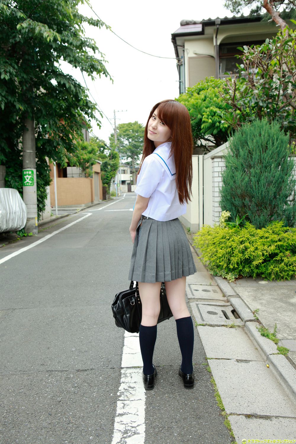 朝菜栞《甘いロリフェイスと制服の完全なる融合！》 [DGC] NO.1040