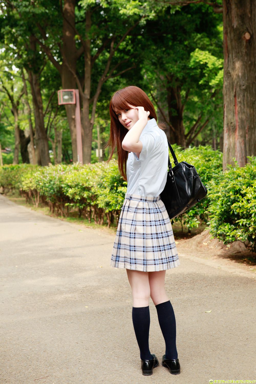 朝菜栞《甘いロリフェイスと制服の完全なる融合！》 [DGC] NO.1040
