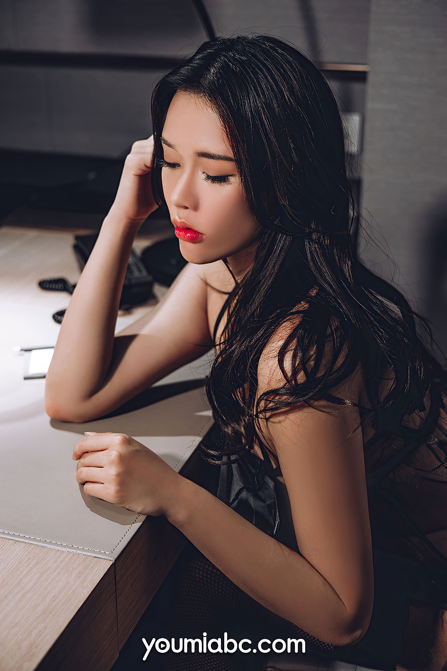 [尤蜜YouMiabc]  丰臣羽立 香艳值班夜