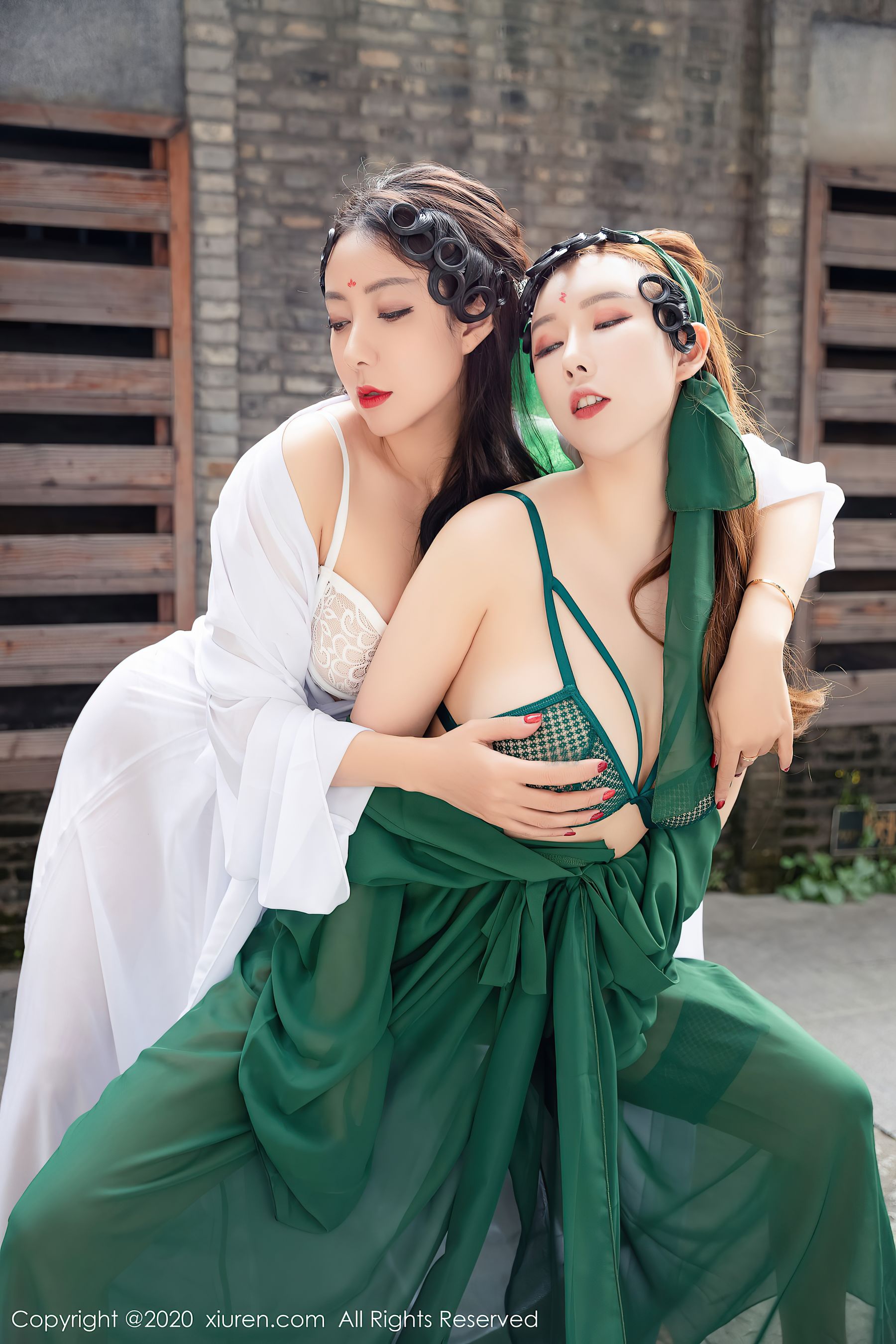 [秀人XiuRen] No.2913 @Egg-尤妮丝Egg、@果儿Victoria