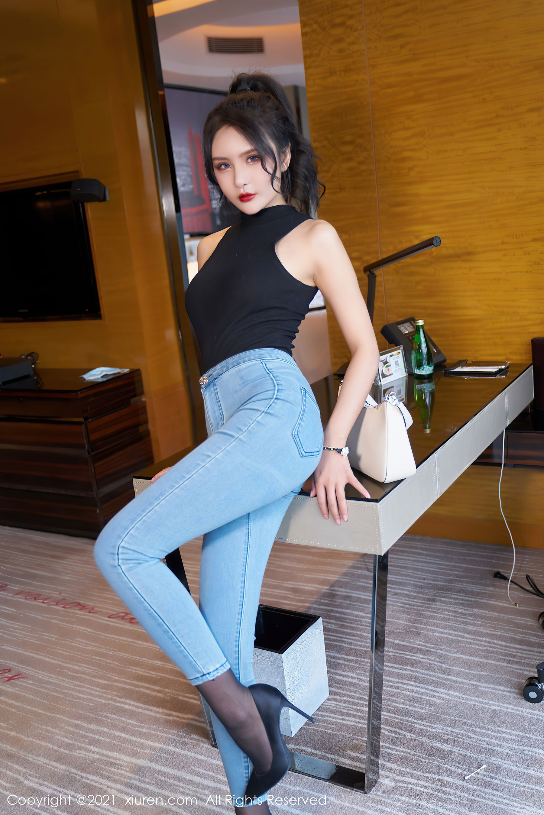 [秀人XiuRen] No.3976 Emily尹菲