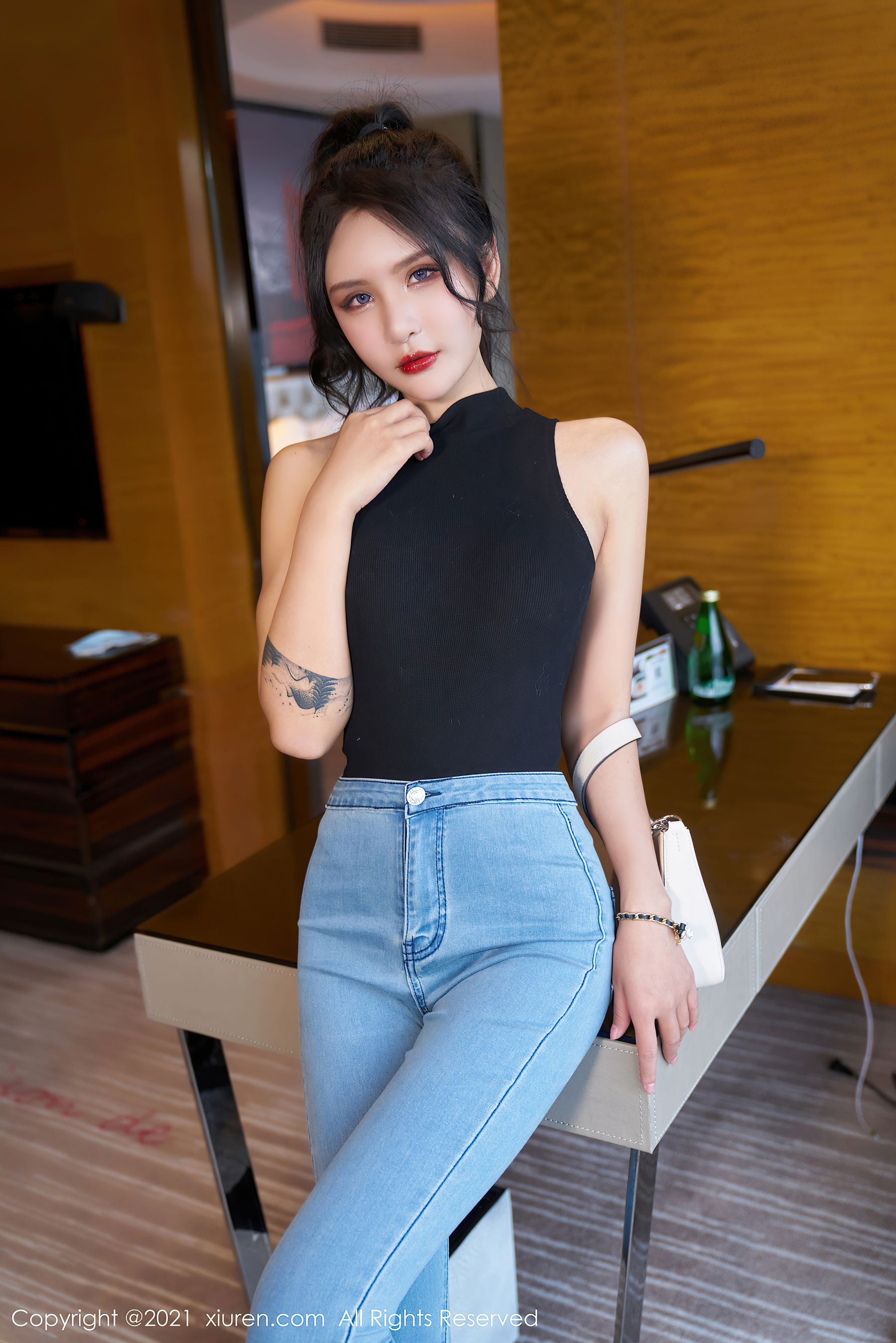 [秀人XiuRen] No.3976 Emily尹菲