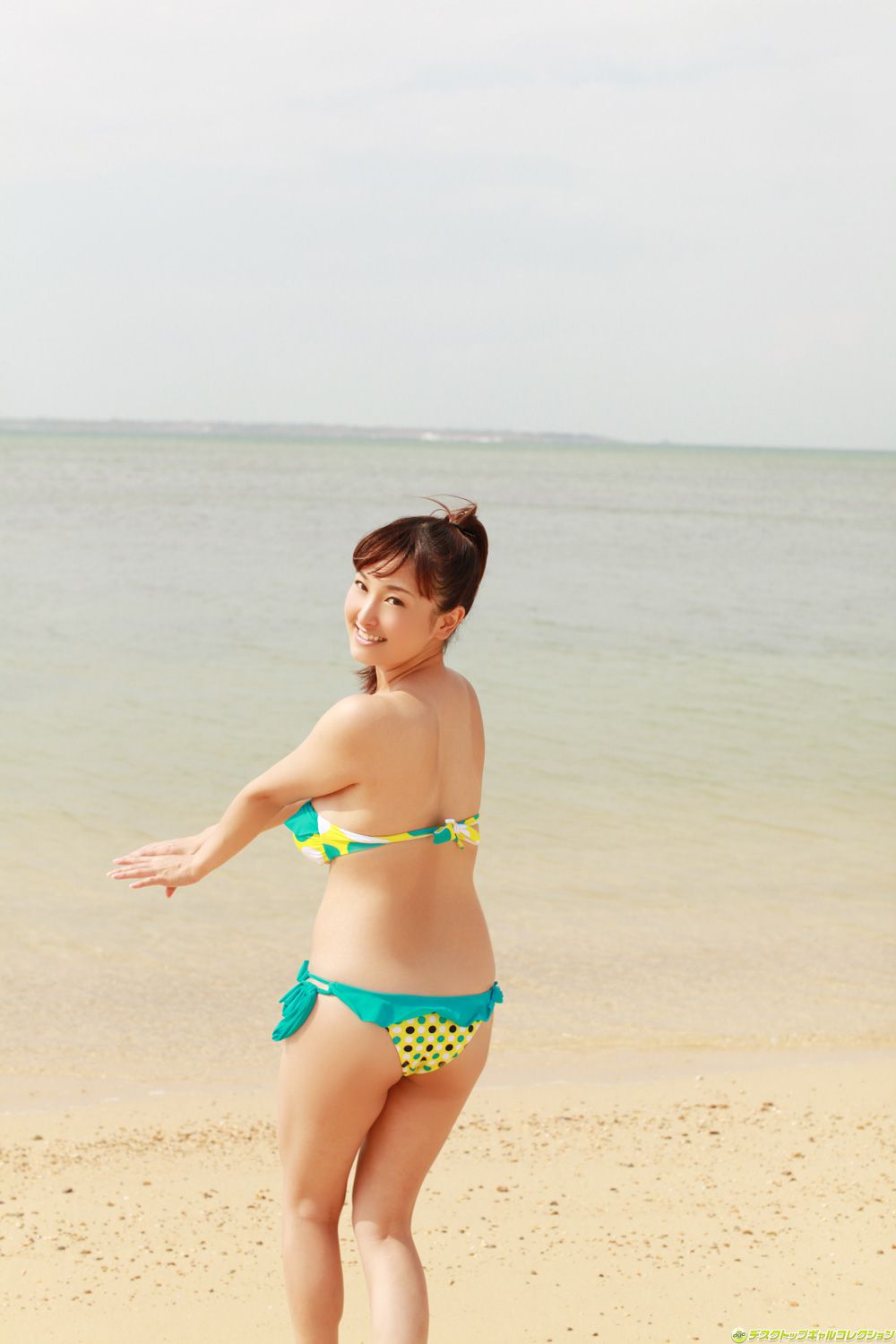 中川朋美《胸元からこぼれ落ちるダイナマイトJカップ》 [DGC] NO.1078