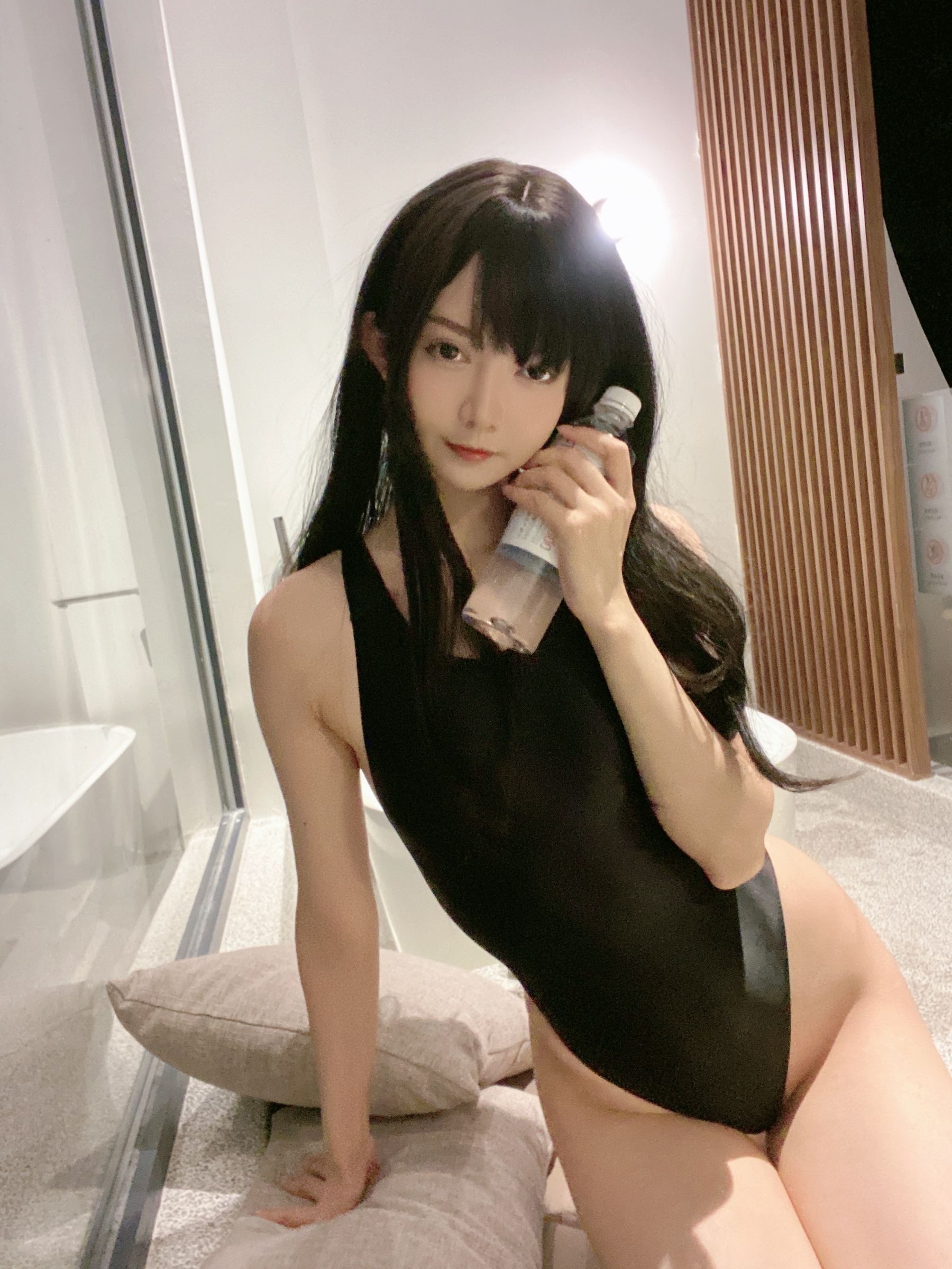 [福利COS] 51酱 - 黑红泳装