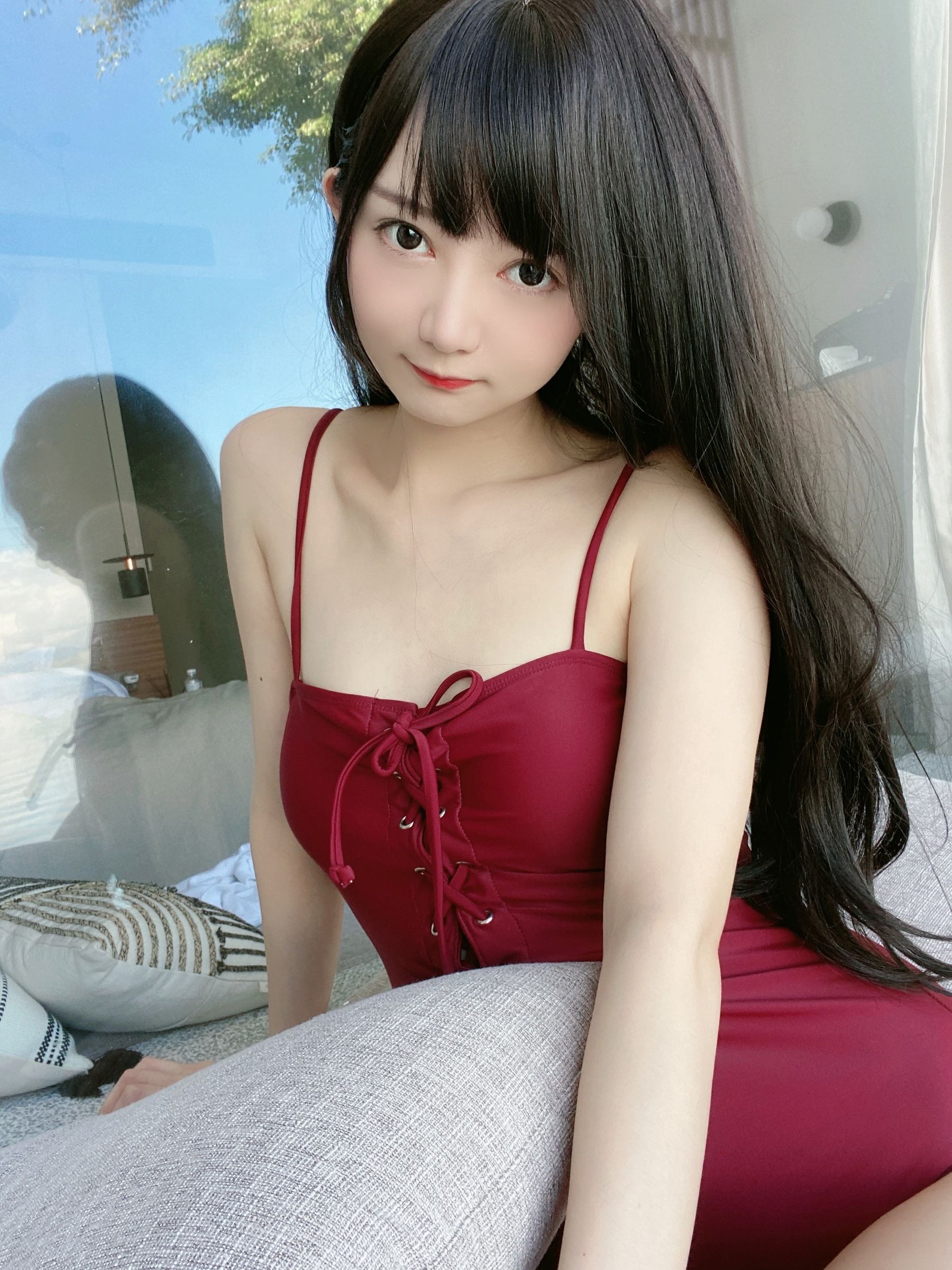[福利COS] 51酱 - 黑红泳装