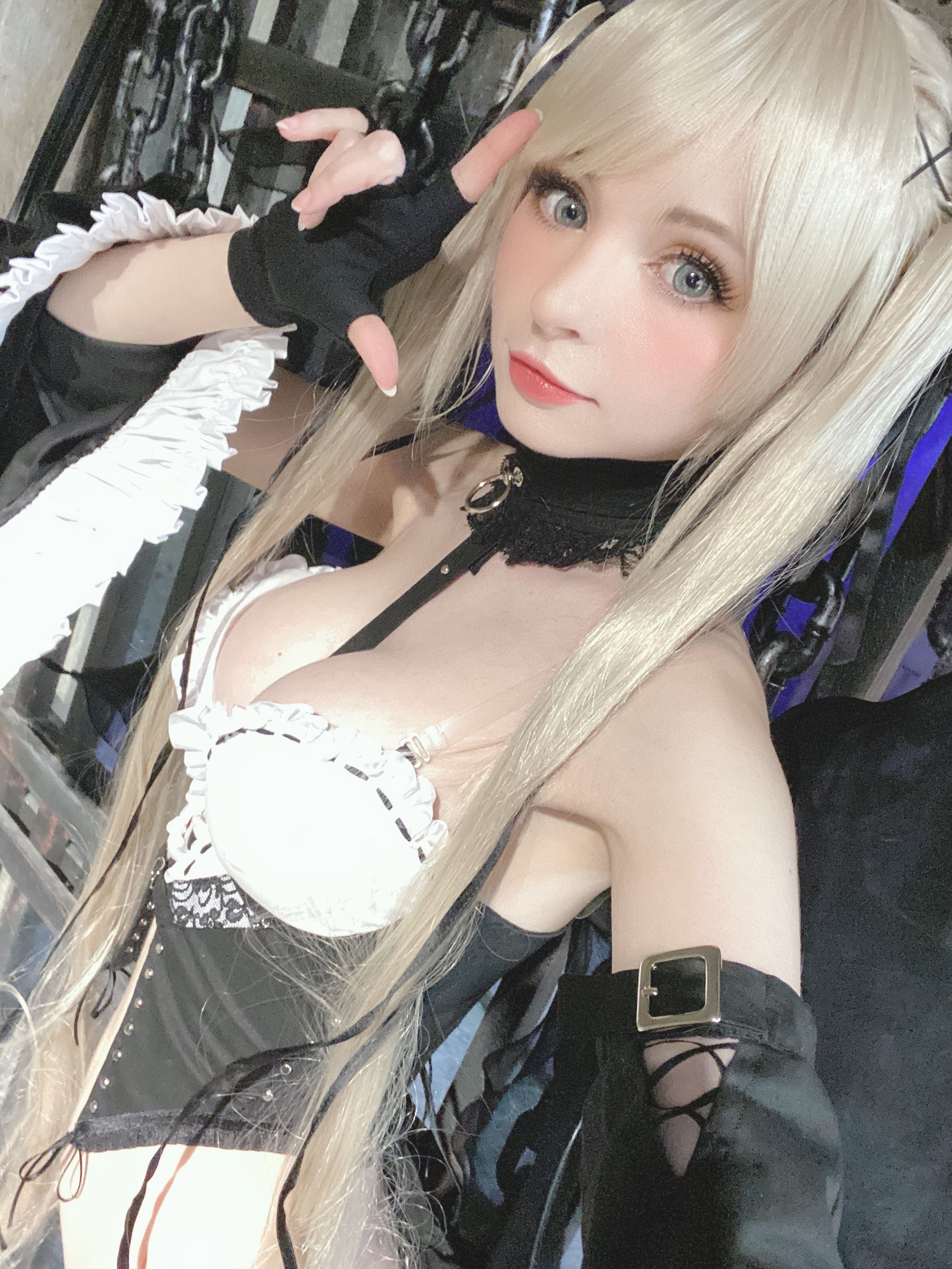 [福利COS] Peach milky - Sakimichan Marie Rose Set