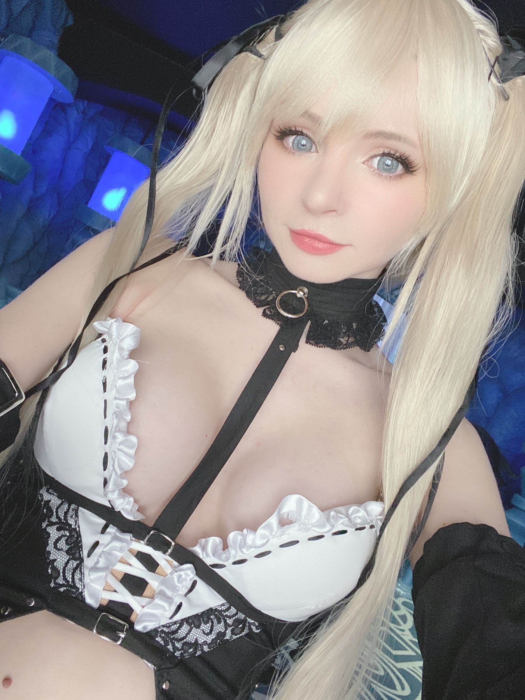 [福利COS] Peach milky - Sakimichan Marie Rose Set