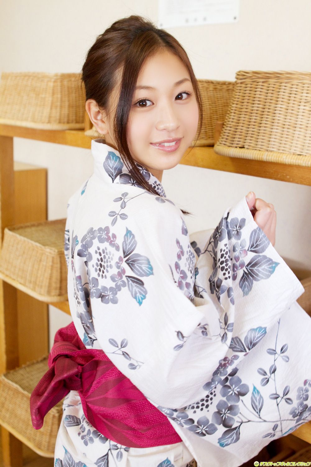 佐山彩香《100％美少女！无敌の弾ける限界ボディ》 [DGC] NO.1089