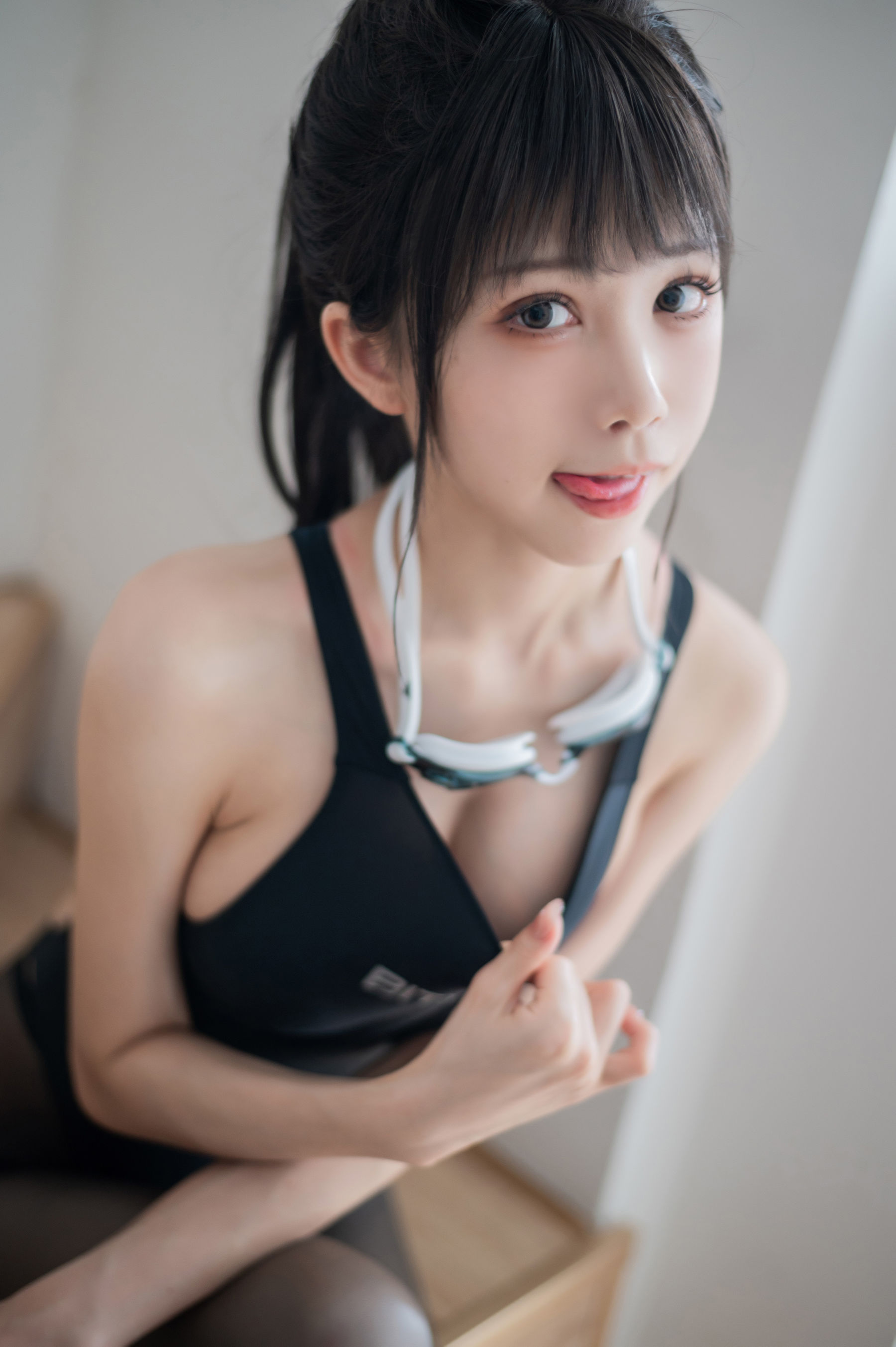 [福利COS] 动漫博主水淼aqua - 竞技泳装