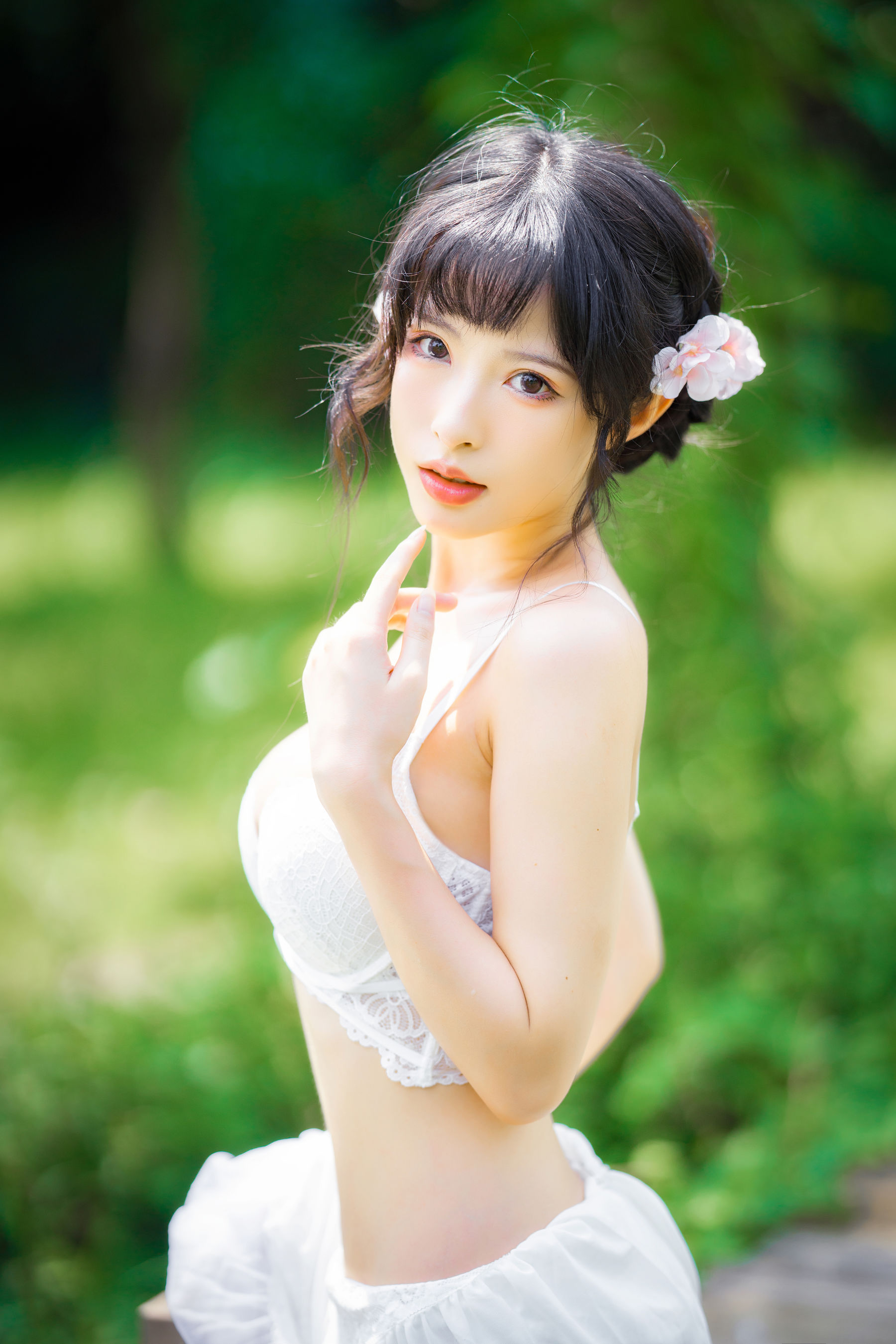 [福利COS] 尤物清水由乃 - 蕾丝花园