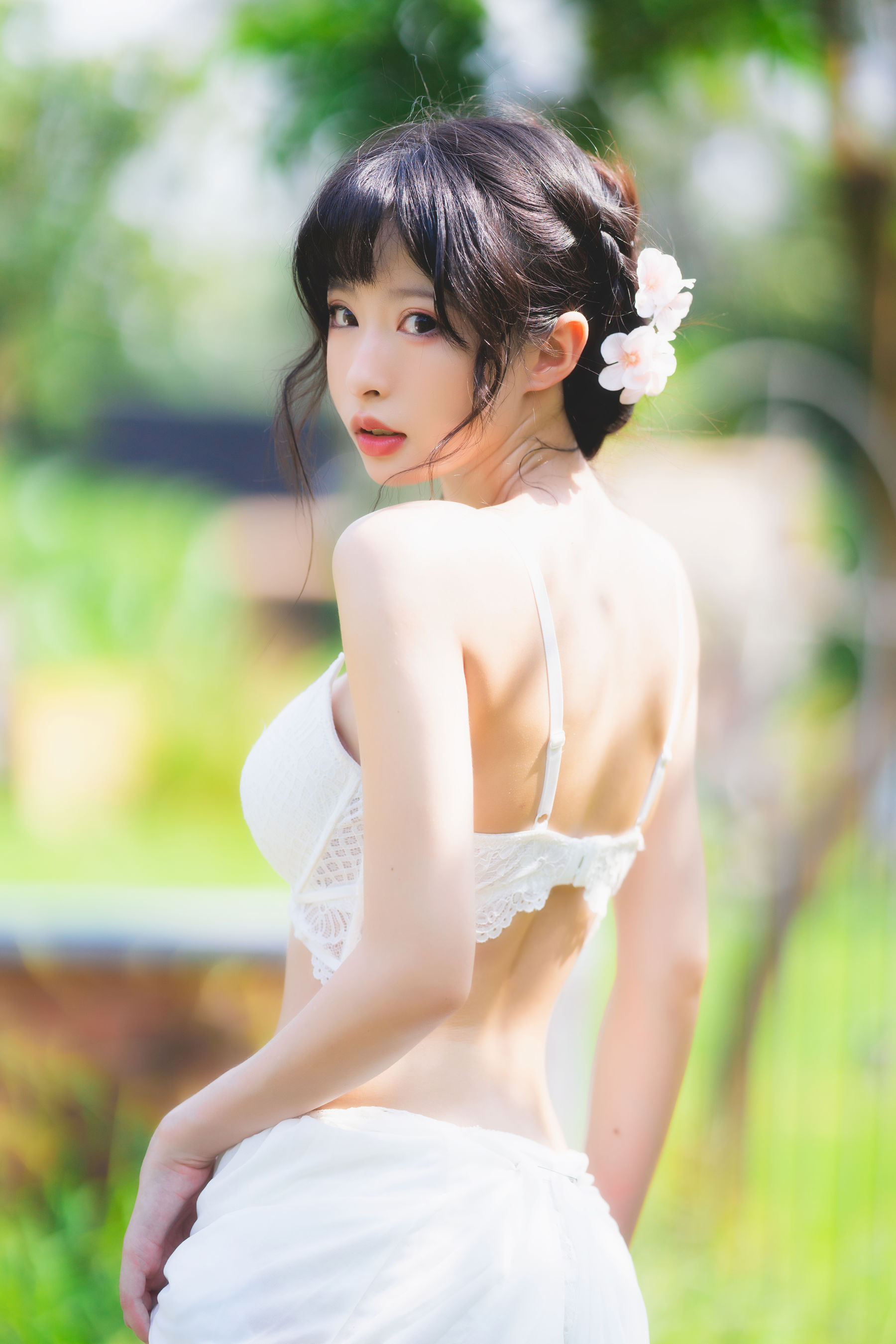 [福利COS] 尤物清水由乃 - 蕾丝花园