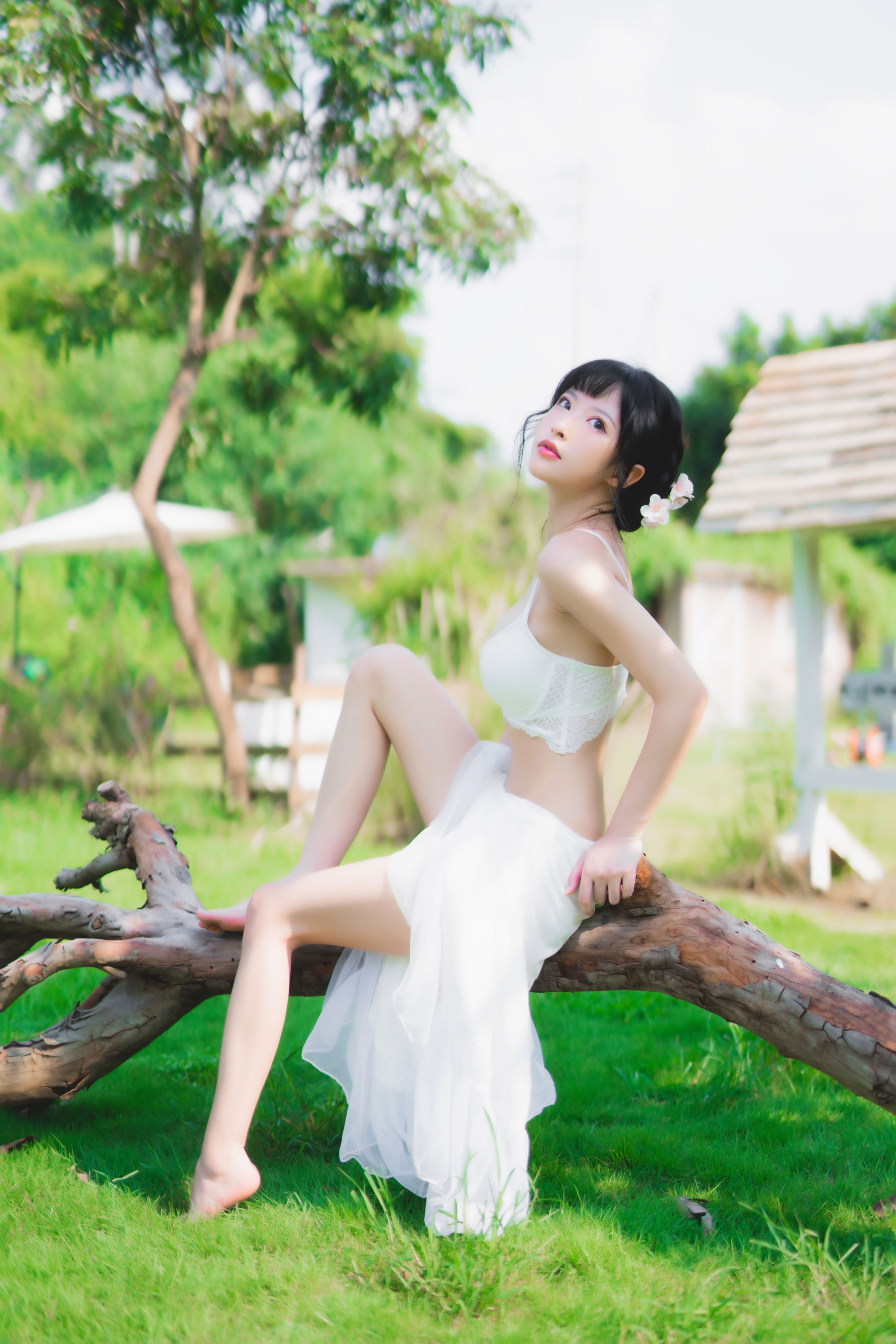 [福利COS] 尤物清水由乃 - 蕾丝花园