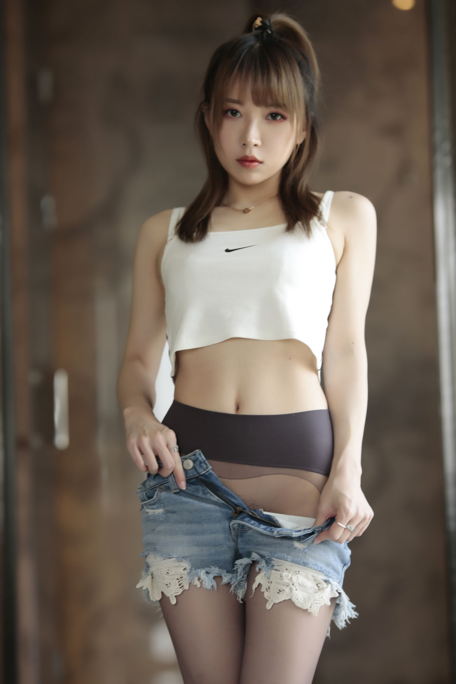 [福利COS] 斗鱼主播小女巫露娜 - 牛仔小裤裤