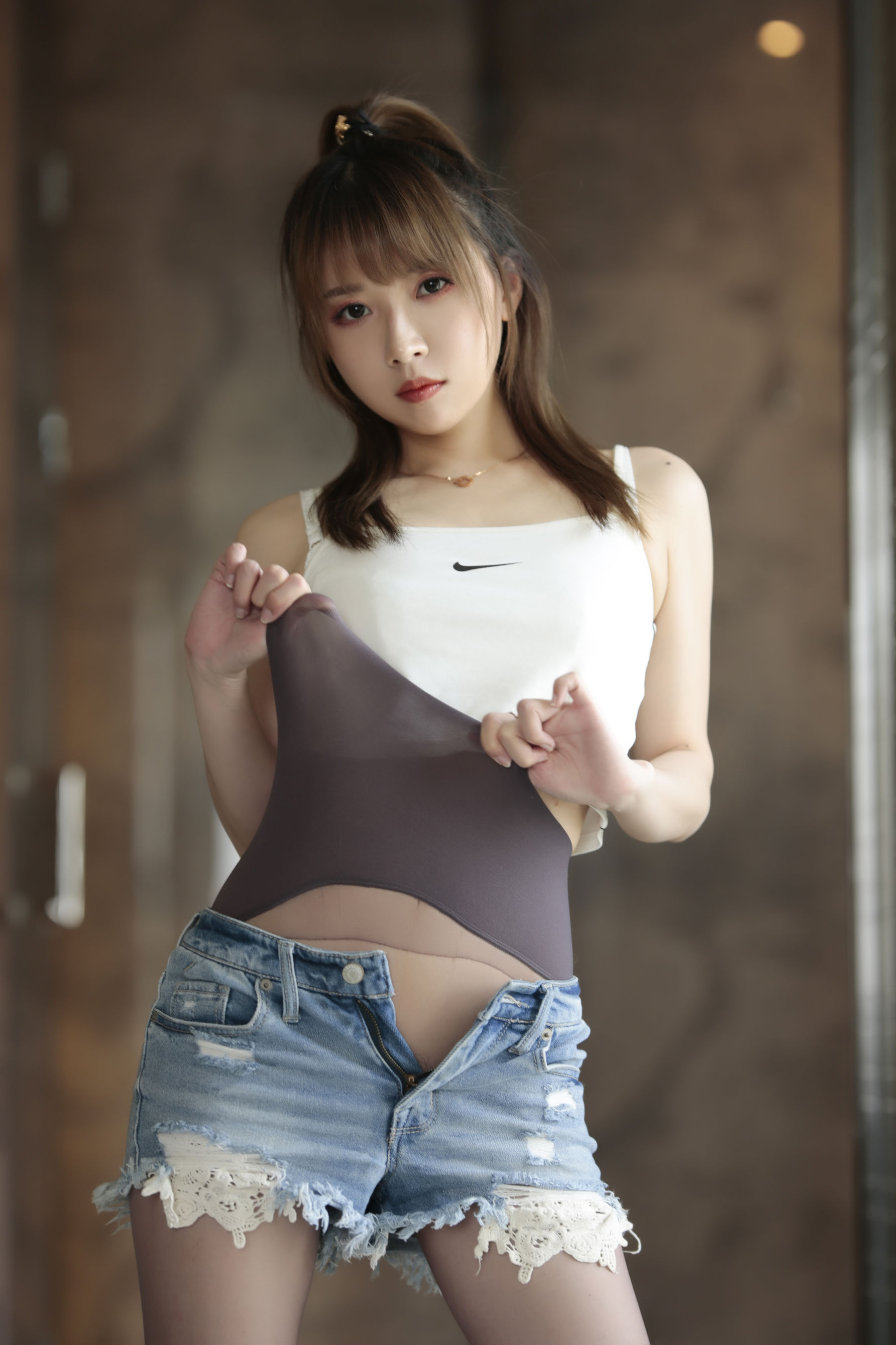 [福利COS] 斗鱼主播小女巫露娜 - 牛仔小裤裤
