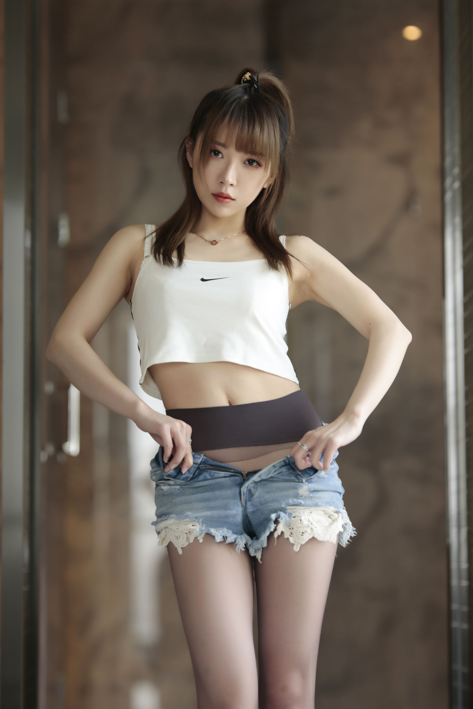 [福利COS] 斗鱼主播小女巫露娜 - 牛仔小裤裤