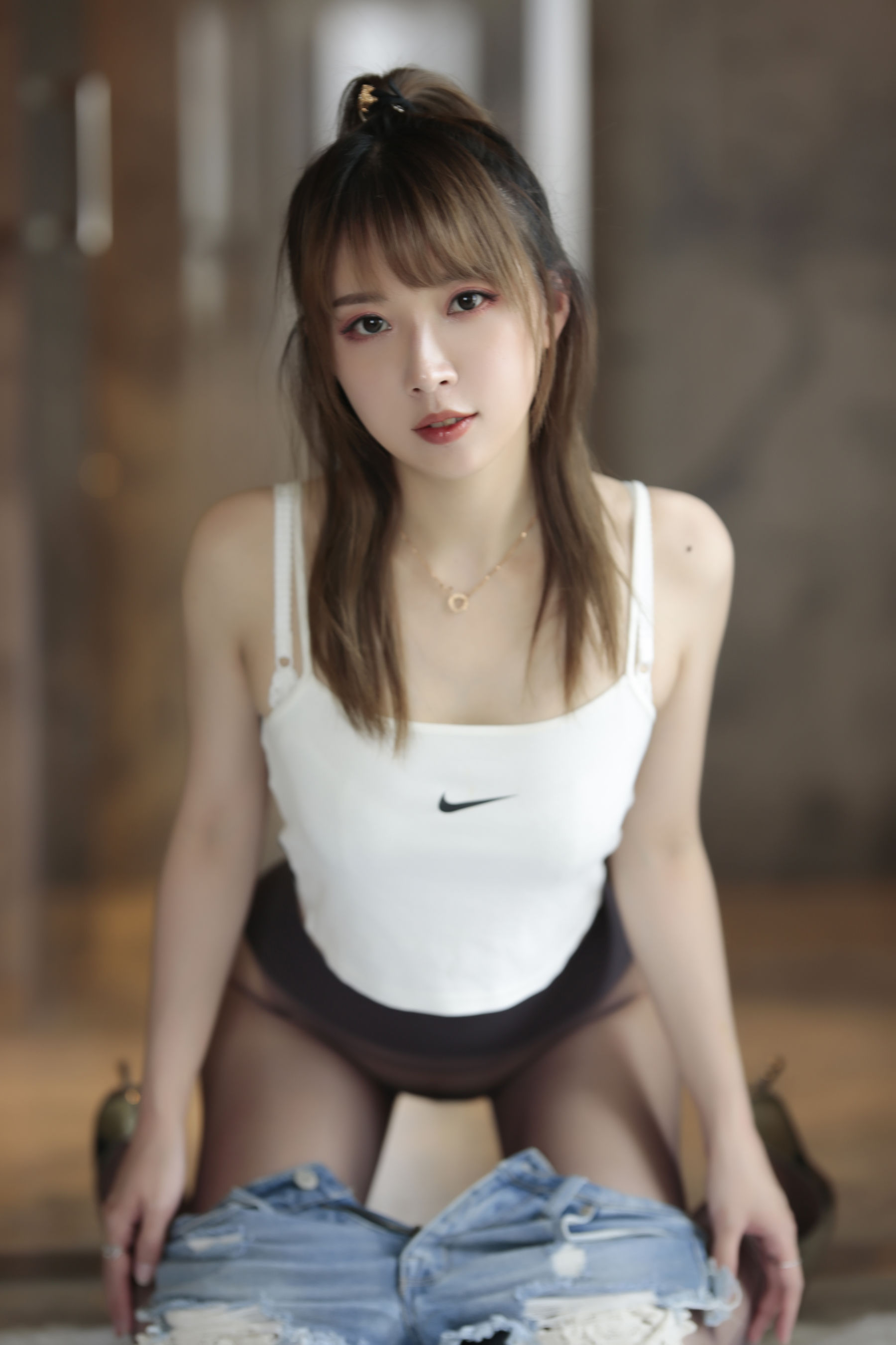 [福利COS] 斗鱼主播小女巫露娜 - 牛仔小裤裤