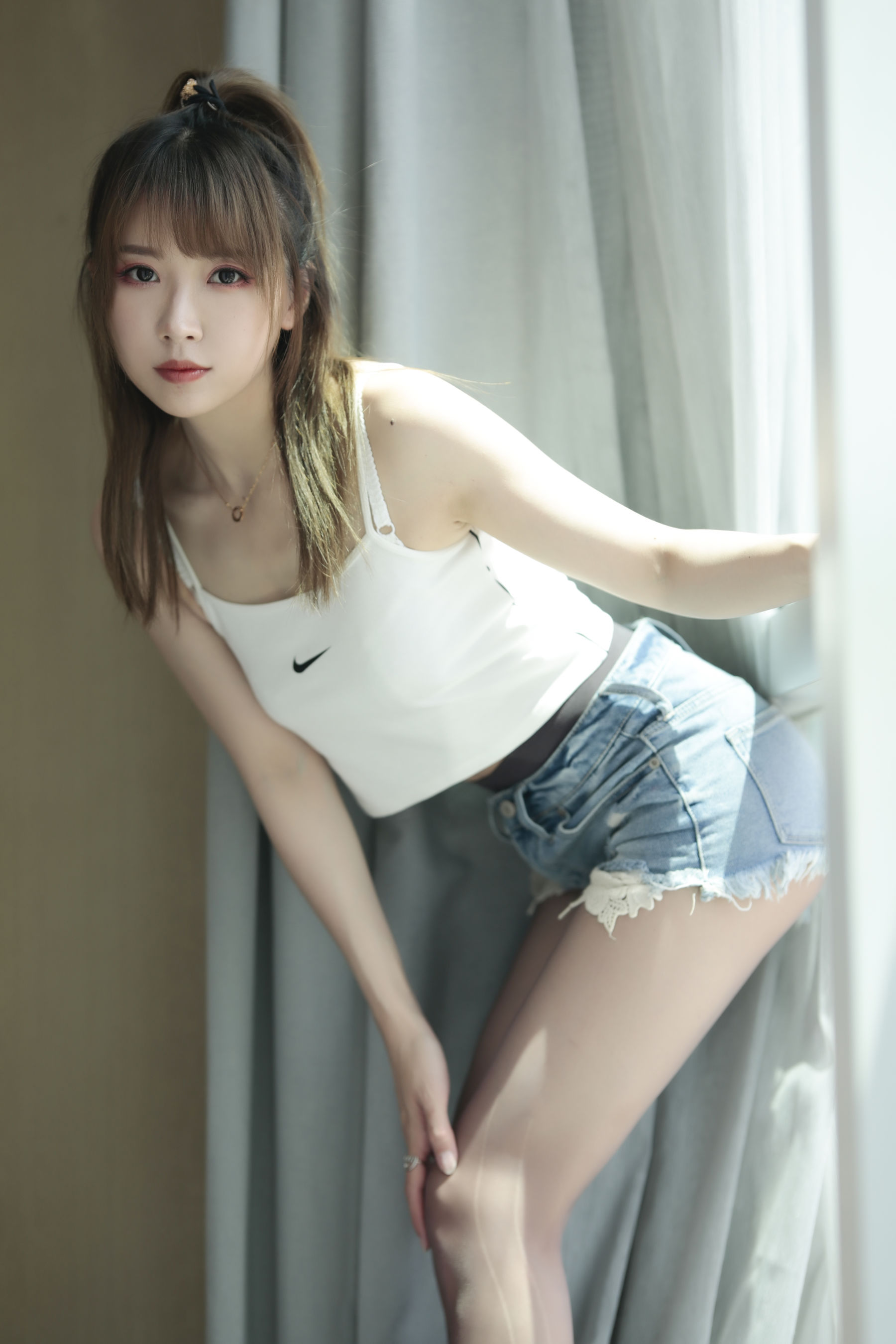 [福利COS] 斗鱼主播小女巫露娜 - 牛仔小裤裤