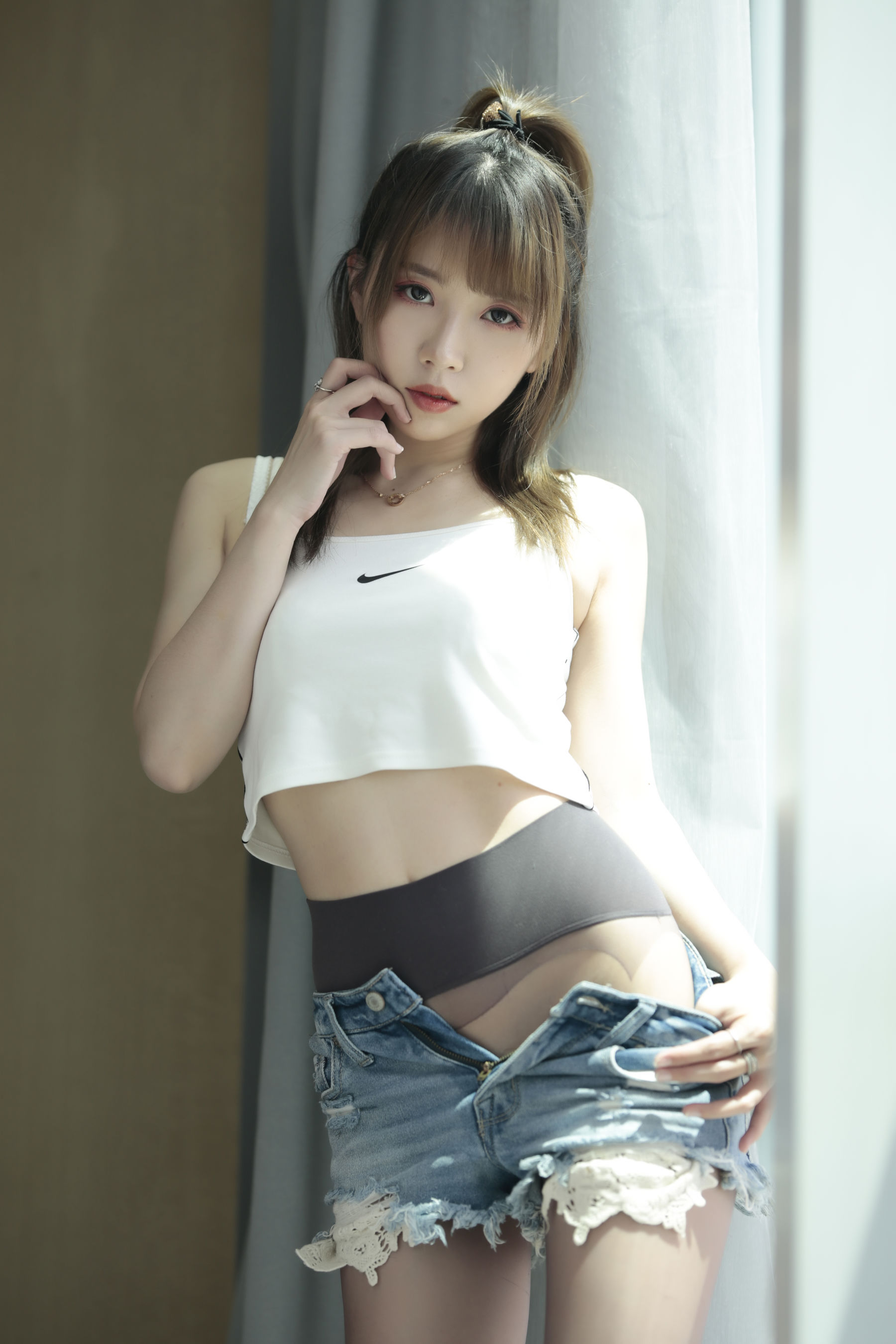 [福利COS] 斗鱼主播小女巫露娜 - 牛仔小裤裤