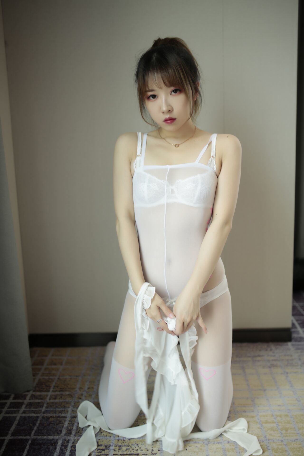 [福利COS] 斗鱼主播小女巫露娜 - 白色女仆