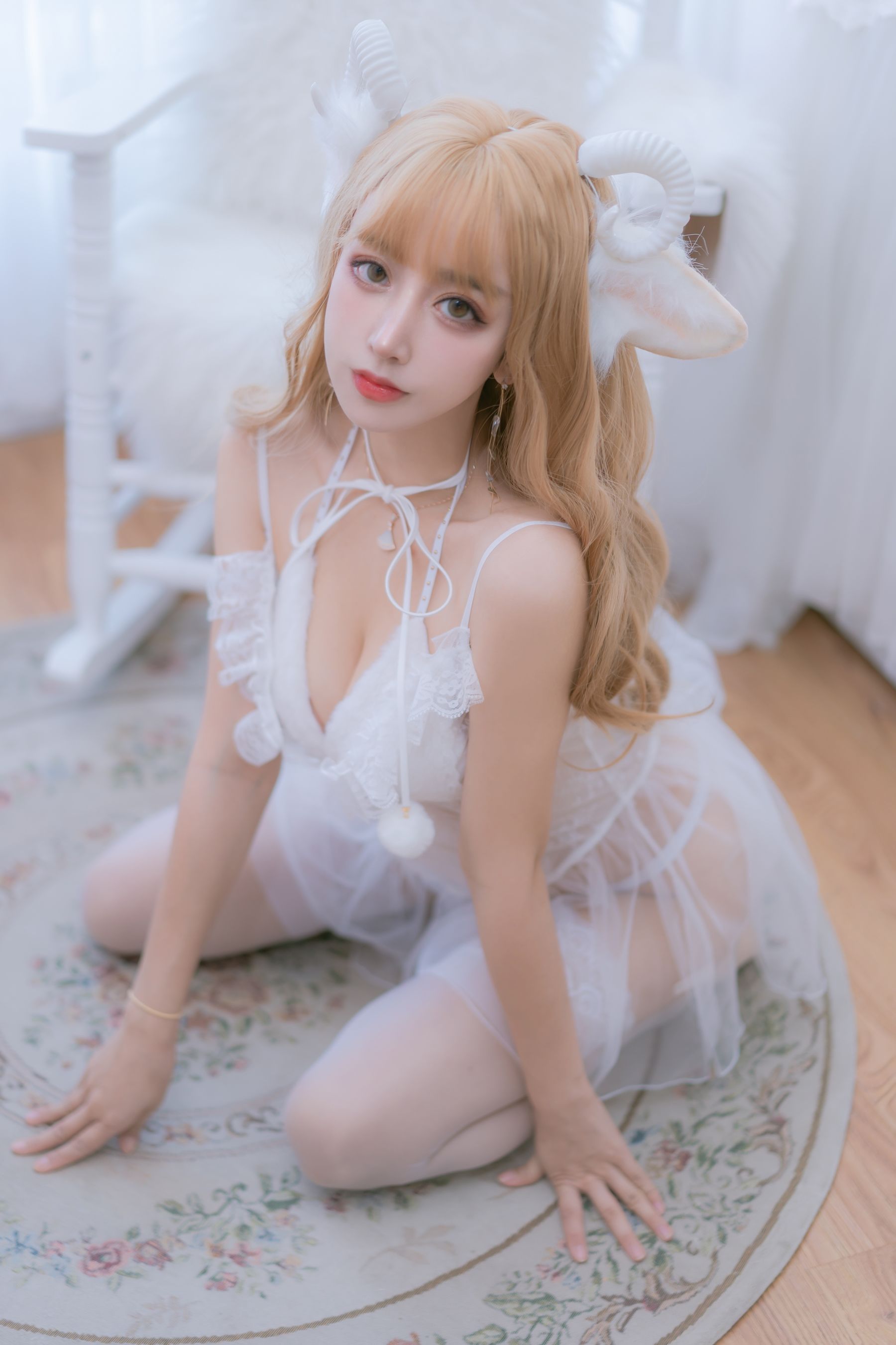 [福利COS] 斗鱼米线线sama写真 - 小羊咩生日限定
