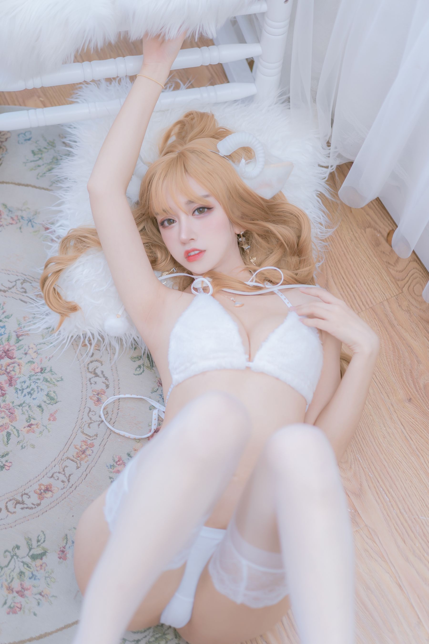 [福利COS] 斗鱼米线线sama写真 - 小羊咩生日限定