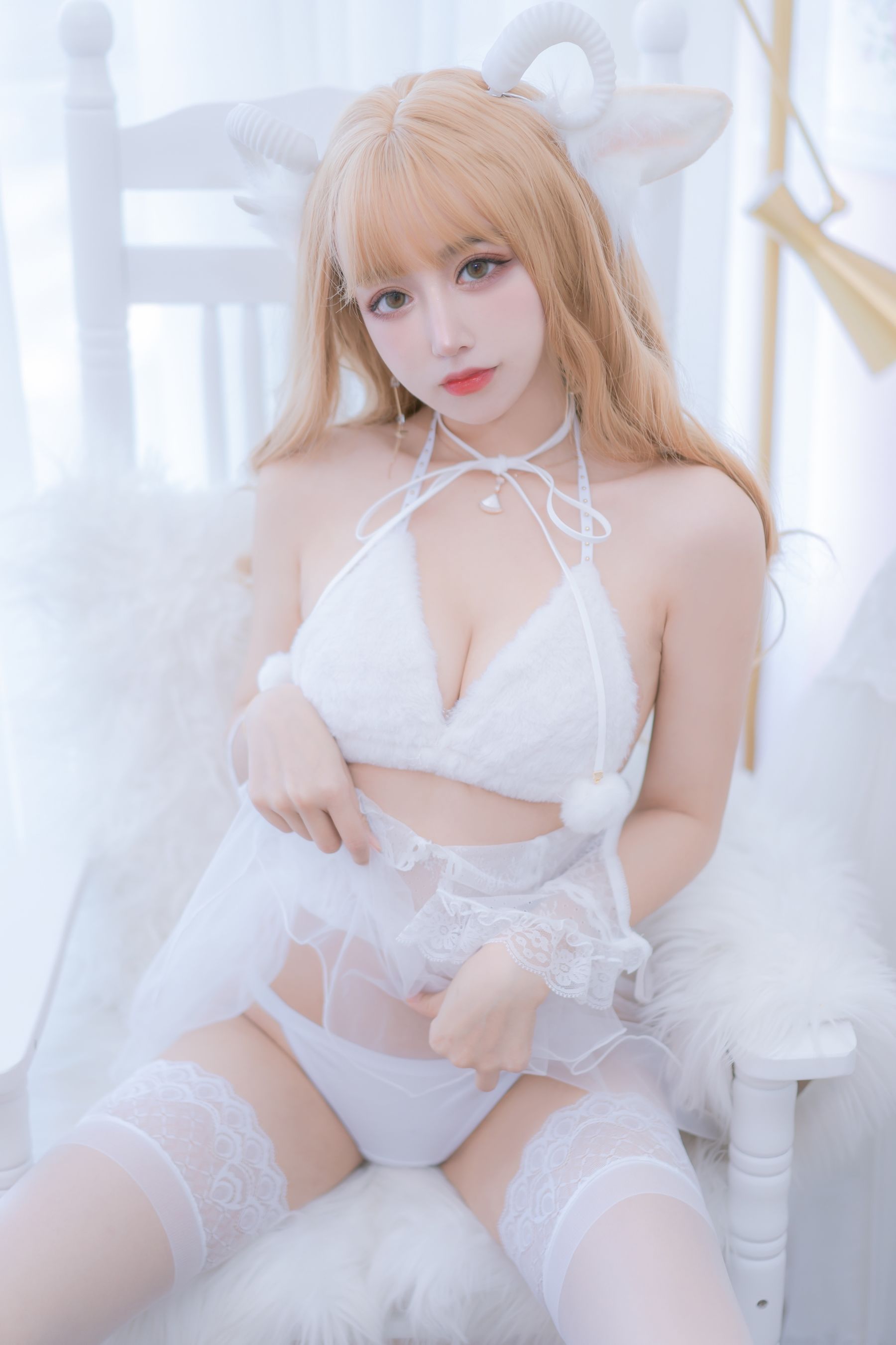 [福利COS] 斗鱼米线线sama写真 - 小羊咩生日限定