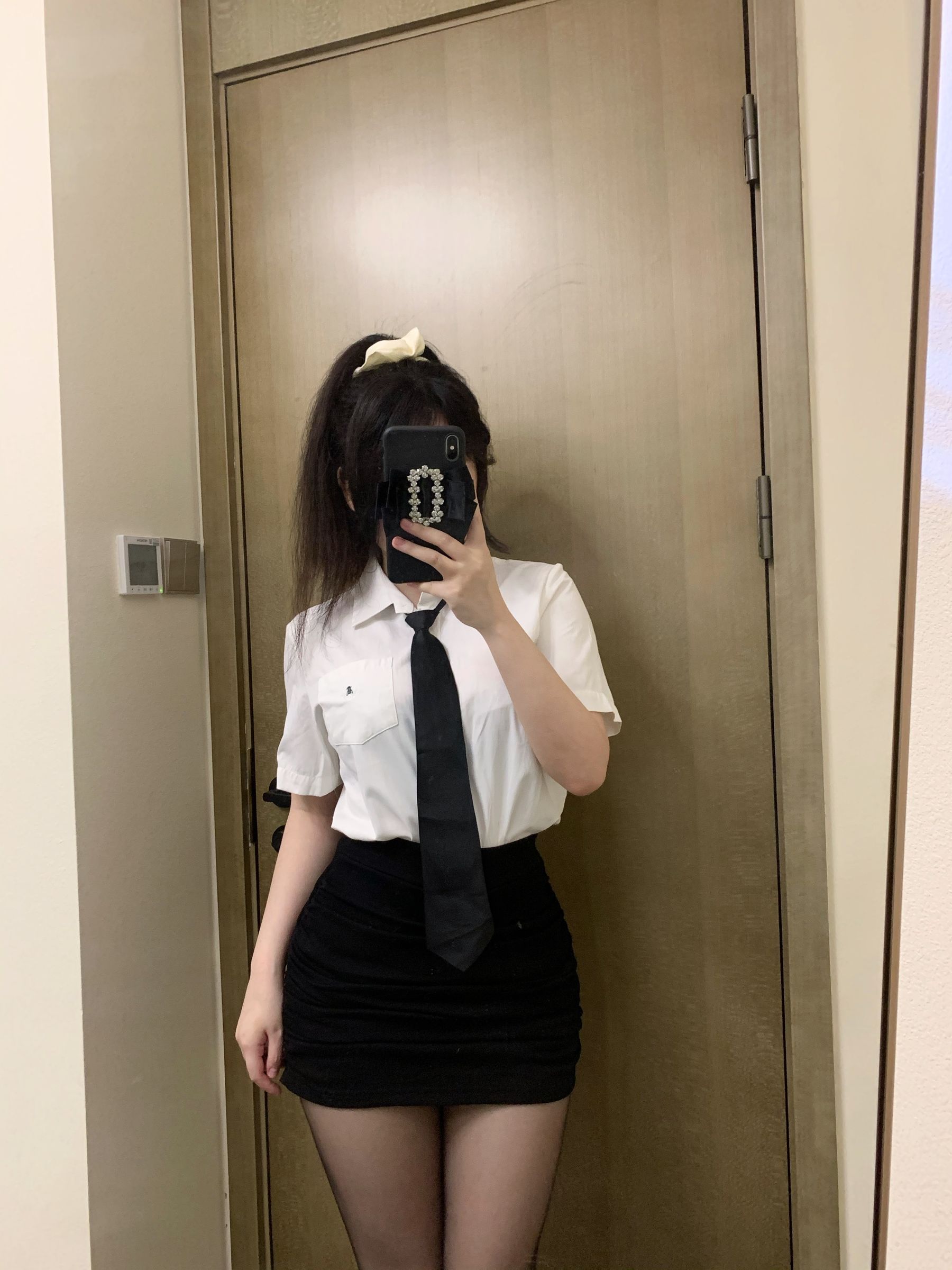 [福利COS] 蜜桃少女是依酱呀 - 刚入职的新人
