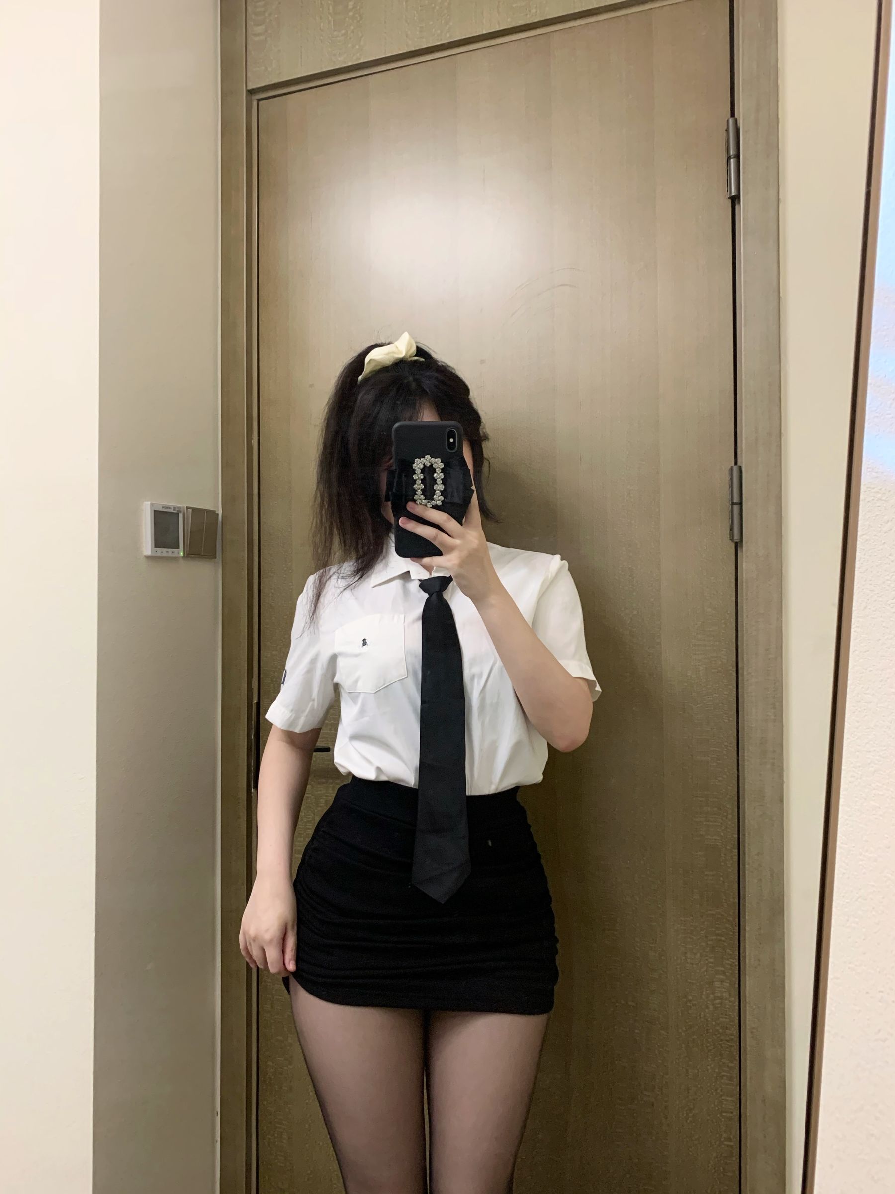 [福利COS] 蜜桃少女是依酱呀 - 刚入职的新人