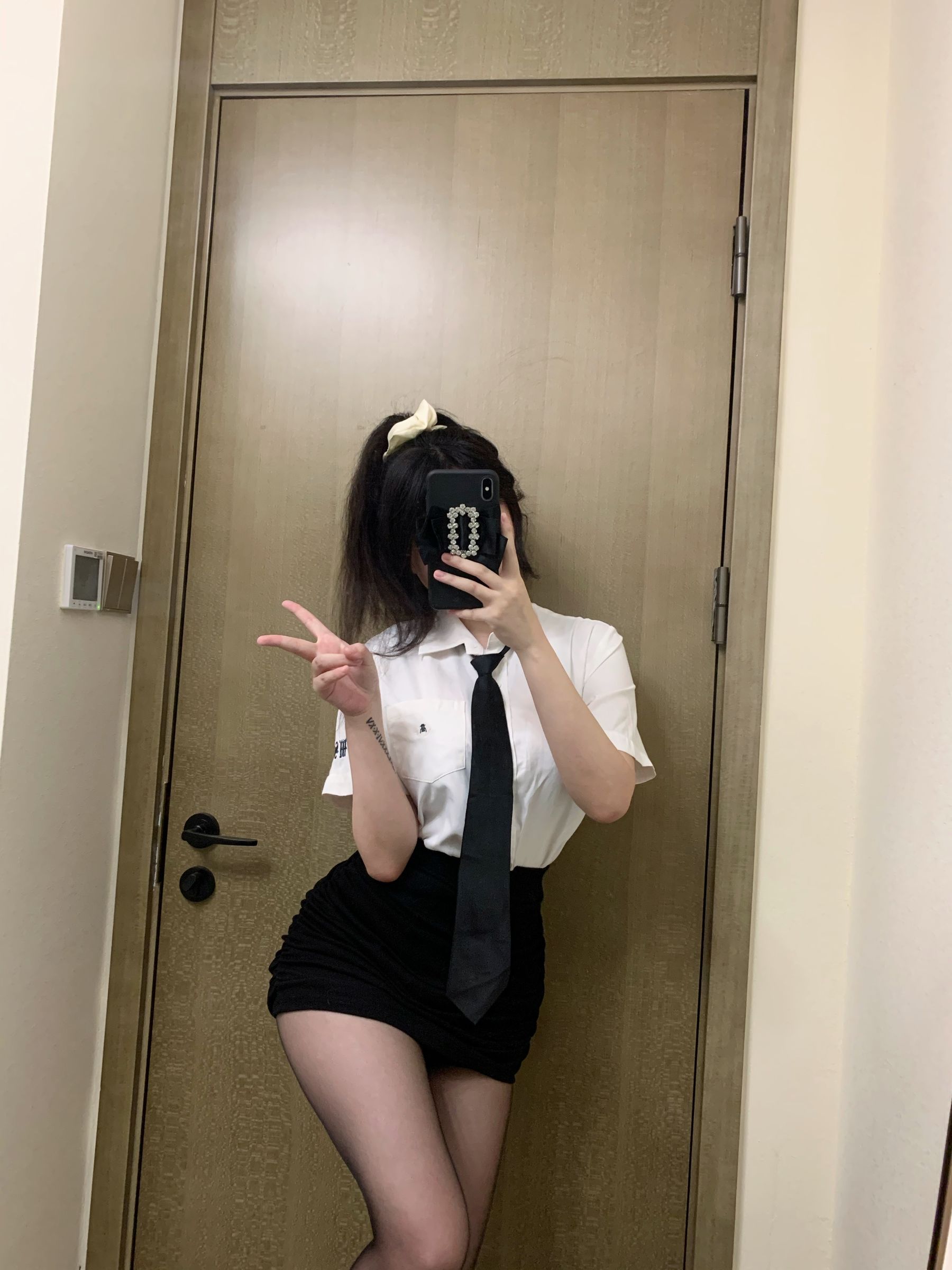 [福利COS] 蜜桃少女是依酱呀 - 刚入职的新人