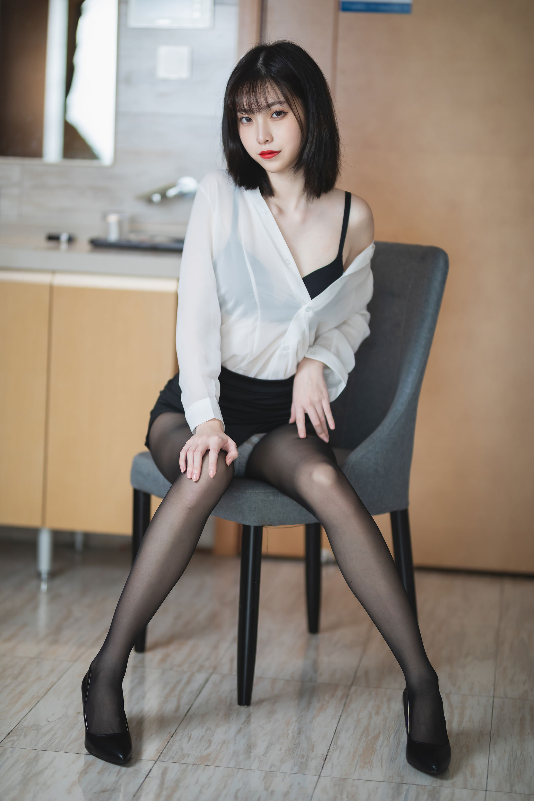 [福利COS] 许岚 - OL制服