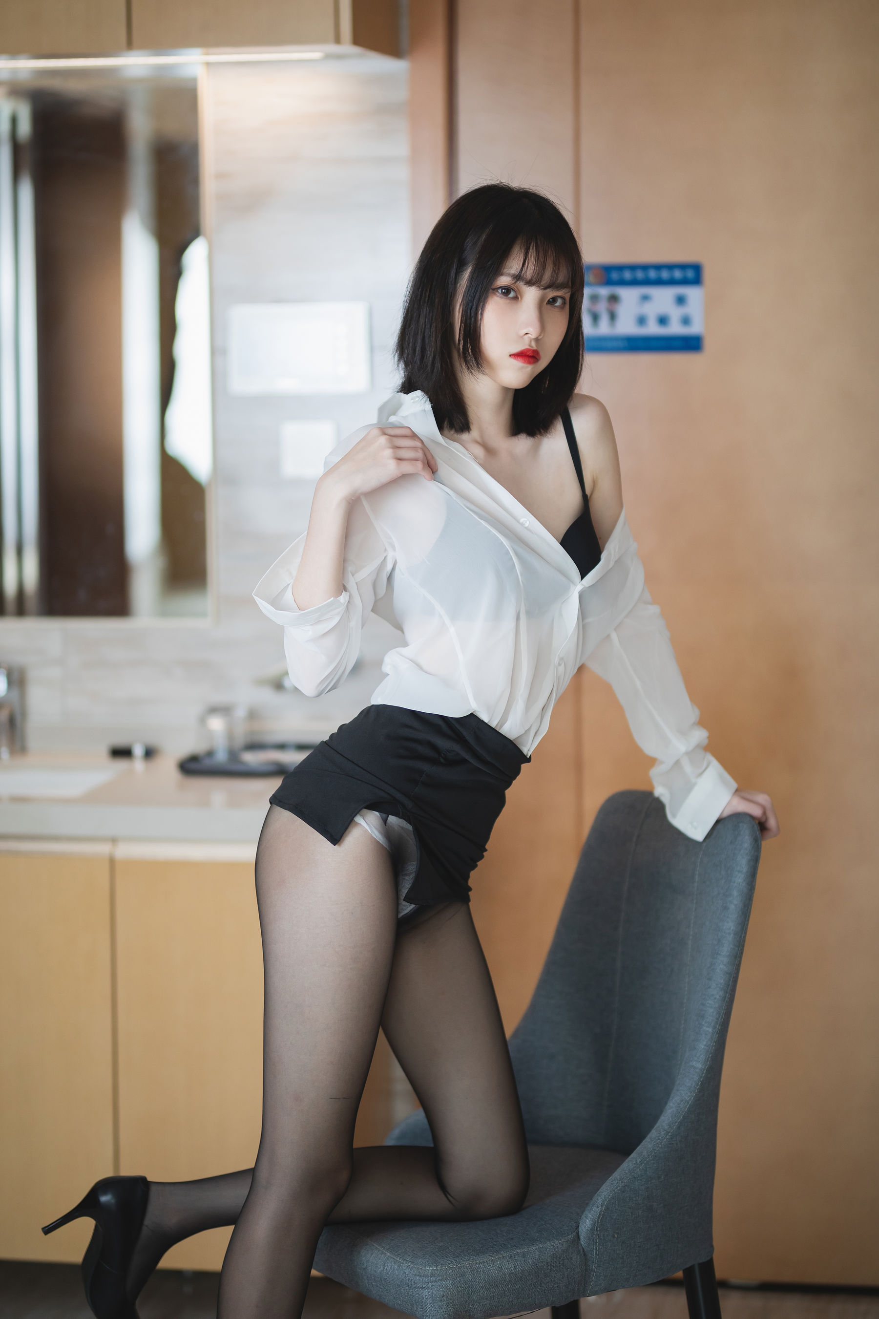 [福利COS] 许岚 - OL制服