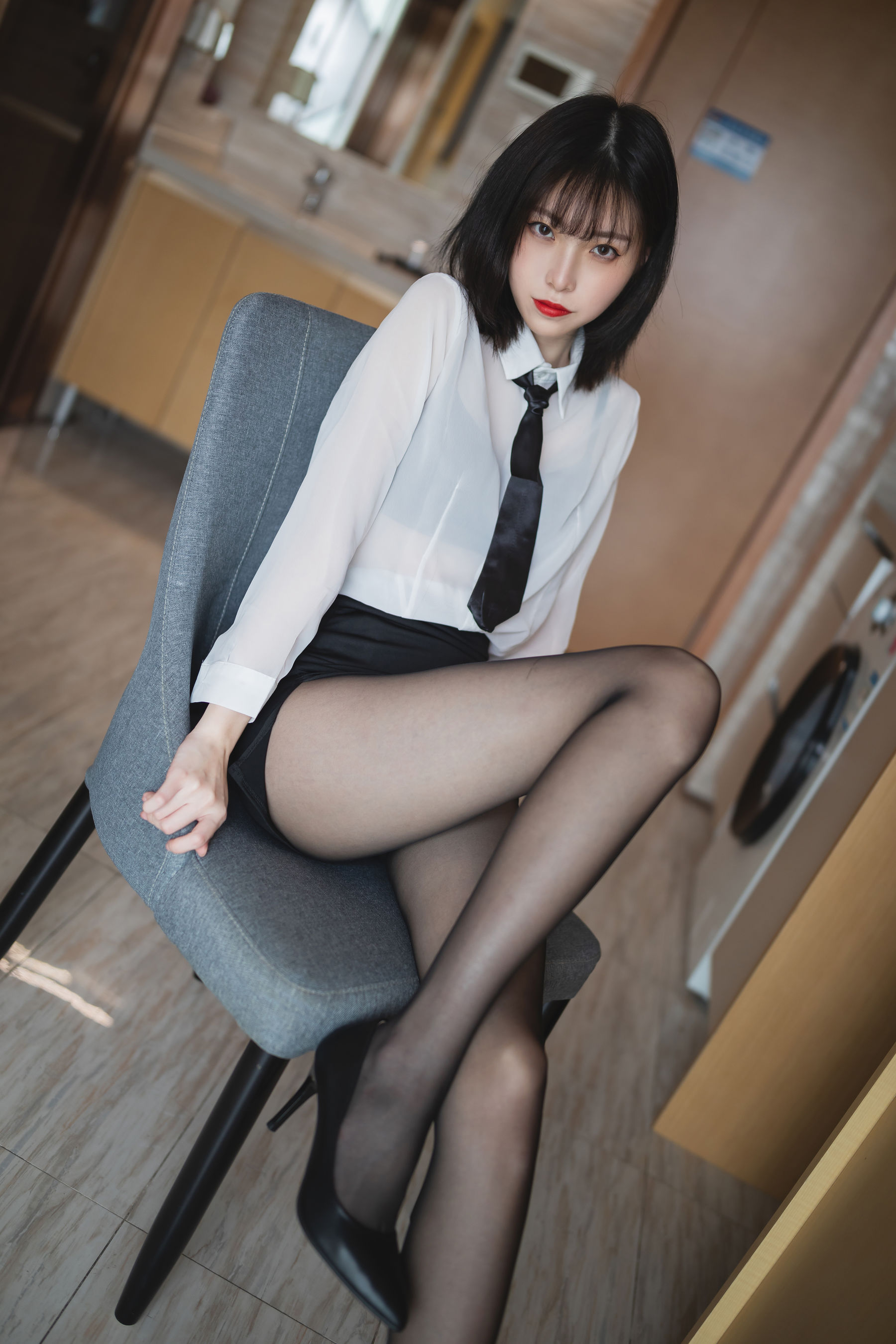 [福利COS] 许岚 - OL制服