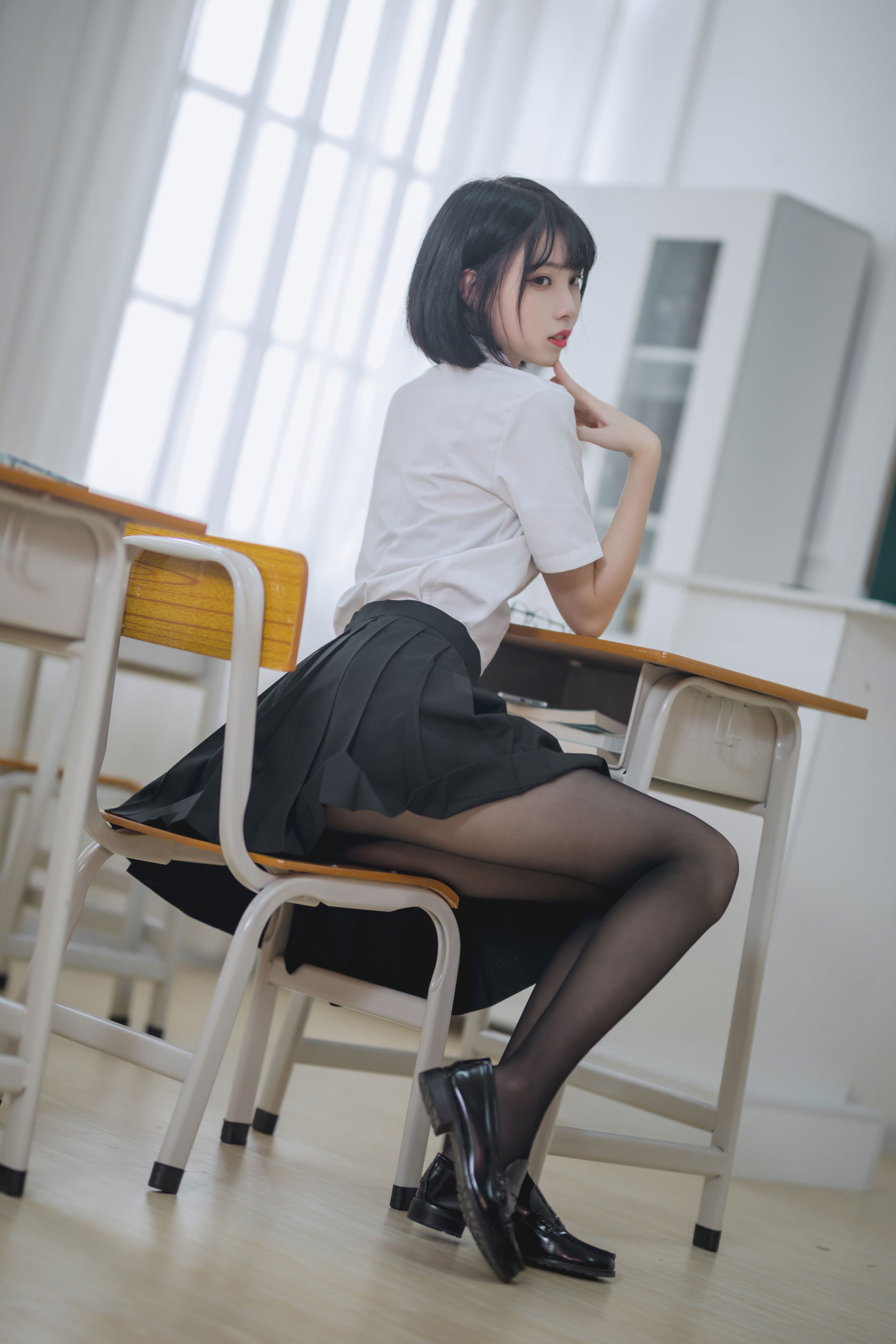 [福利COS] 许岚 - 教室jk黑丝