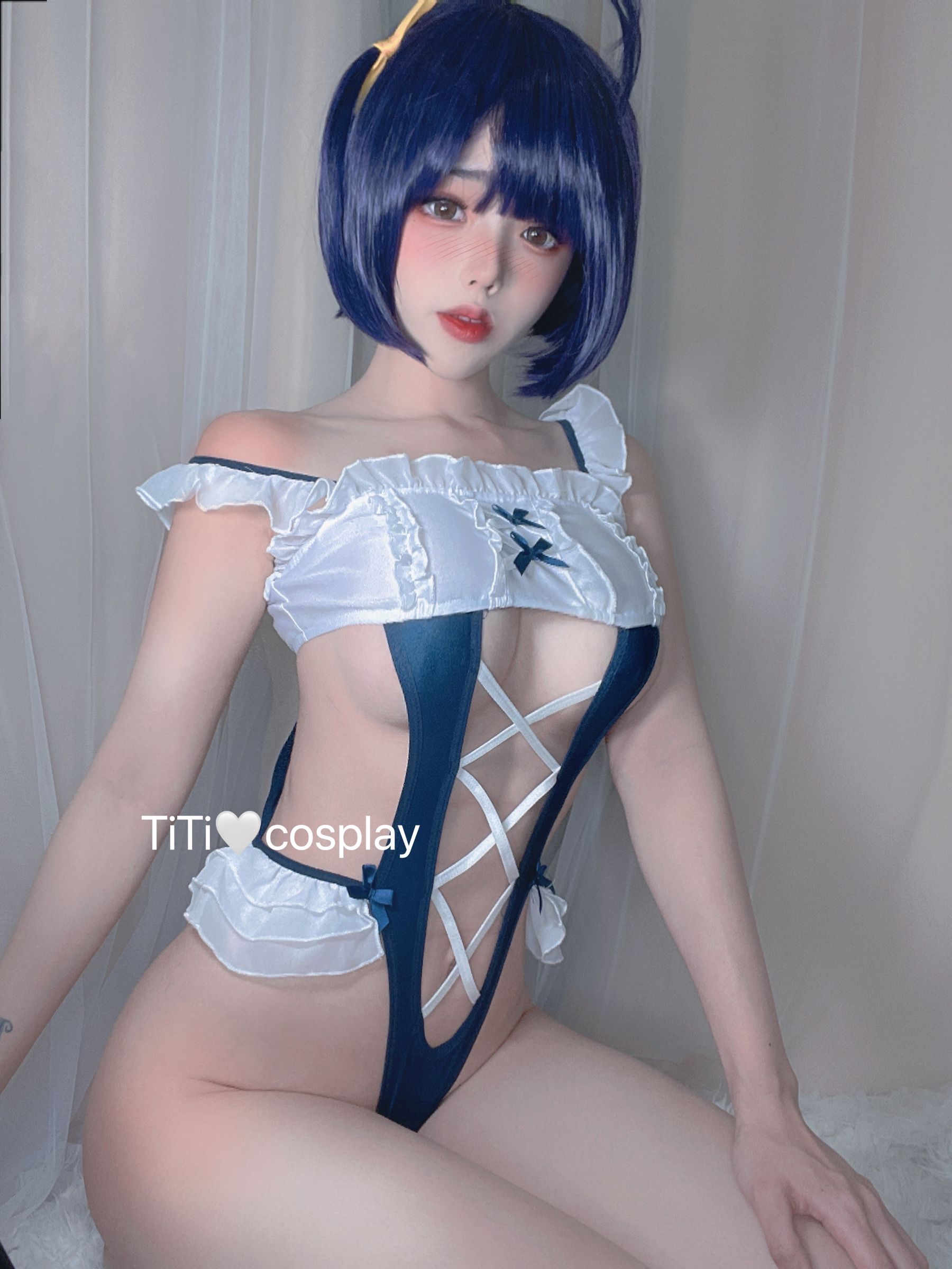 [福利COS] 钛合金大粑粑 - 女仆自拍