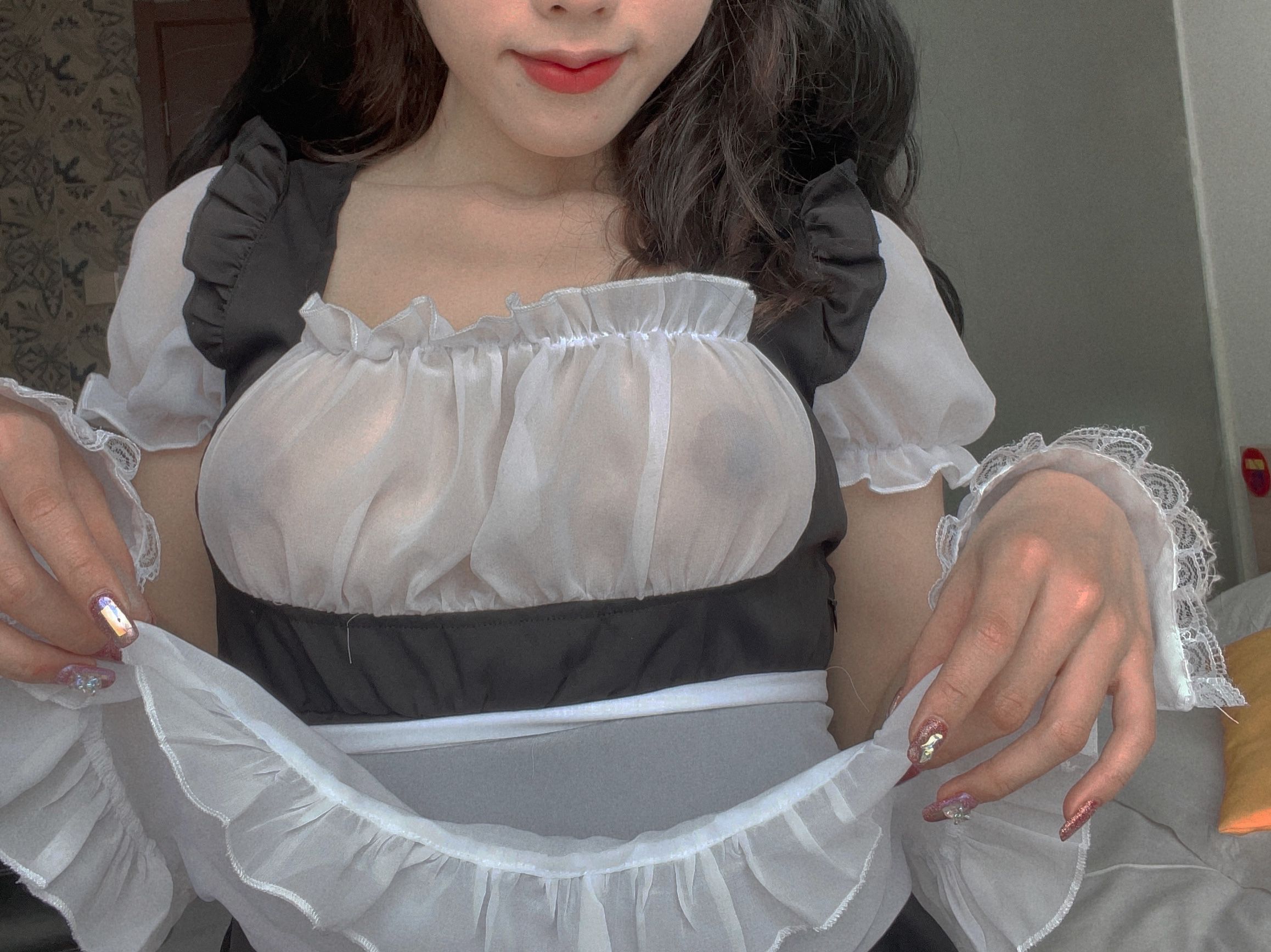 [福利COS] 钛合金大粑粑 - 女仆自拍