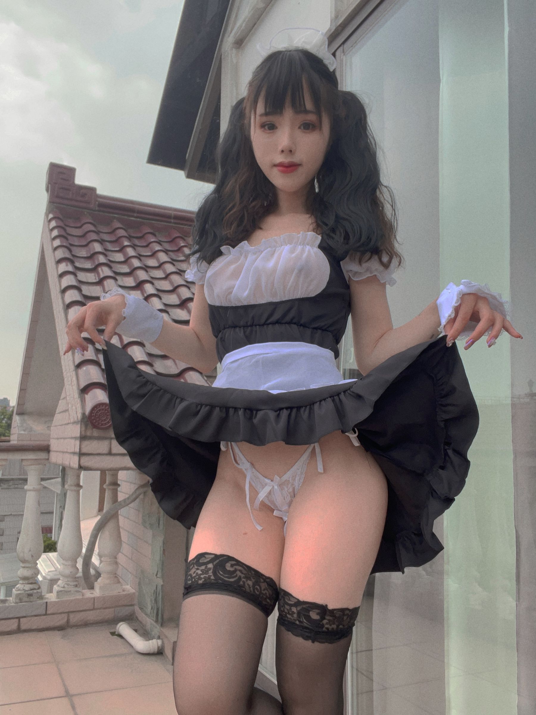 [福利COS] 钛合金大粑粑 - 女仆自拍