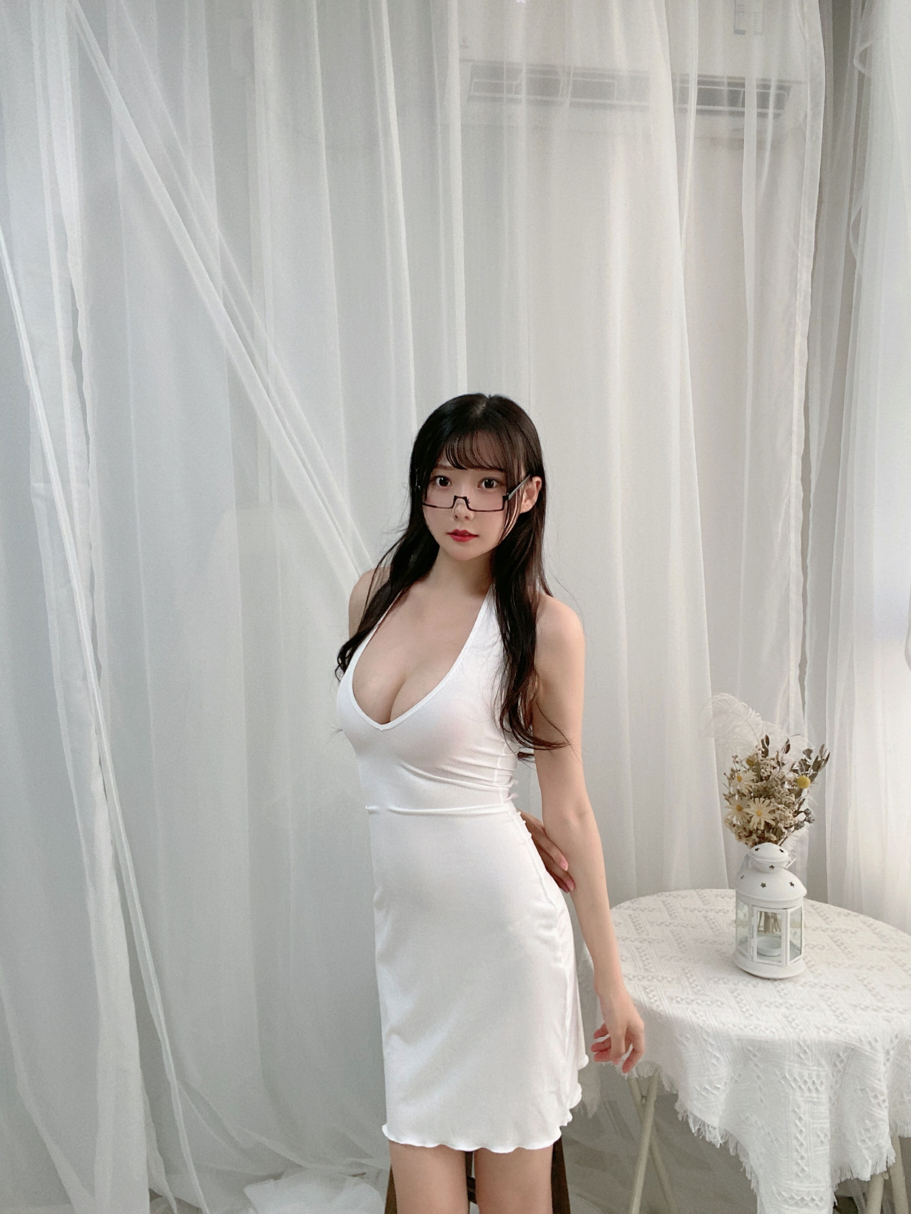 [福利COS] 香草喵露露写真 - 白短连衣裙