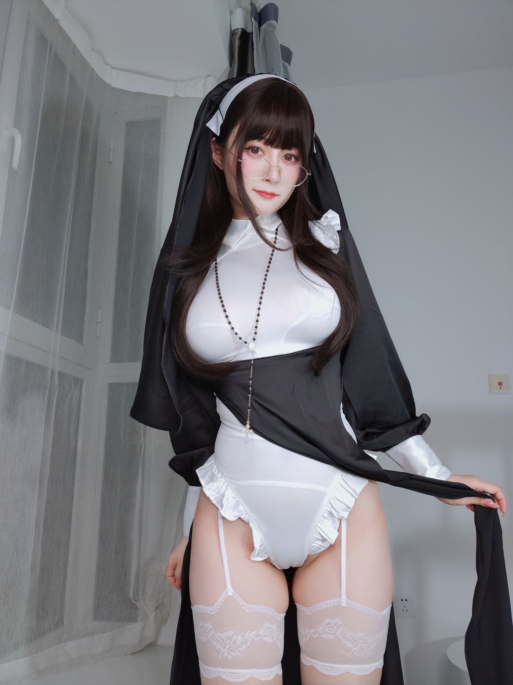 [福利COS] Coser小姐姐白银 - 修女