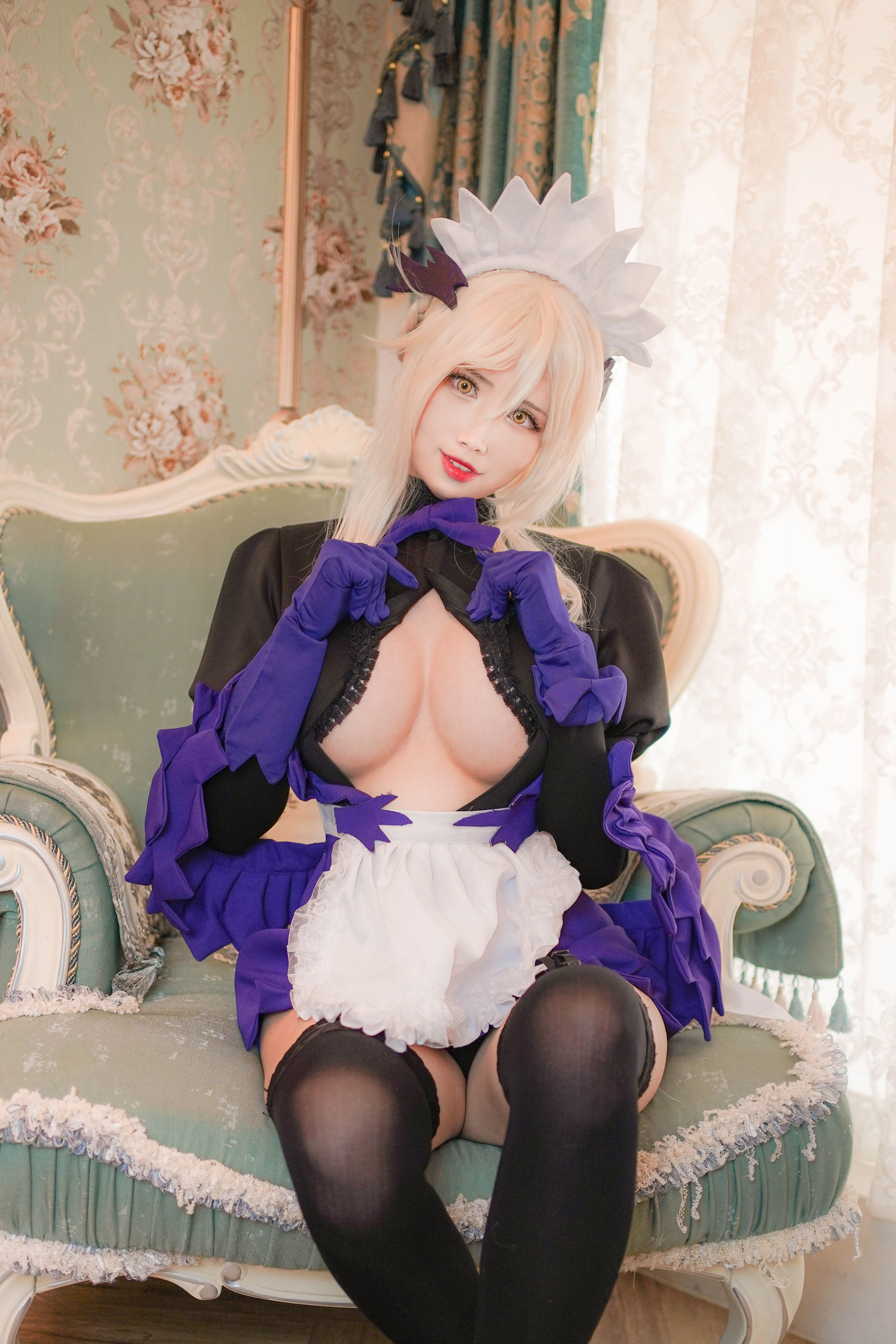 [福利COS] Coser萱-KaYa - 泳装阿尔托莉雅女仆