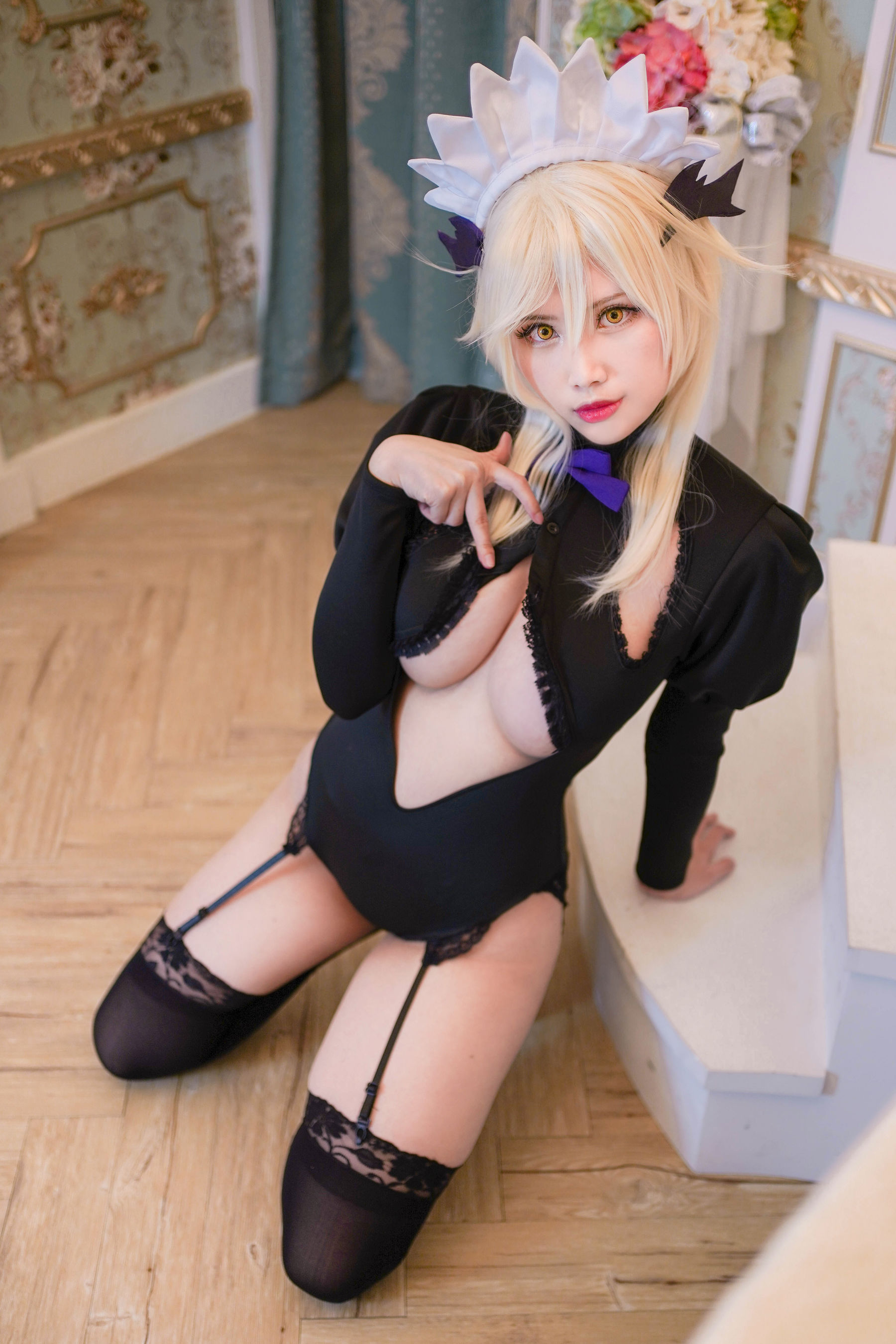 [福利COS] Coser萱-KaYa - 泳装阿尔托莉雅女仆