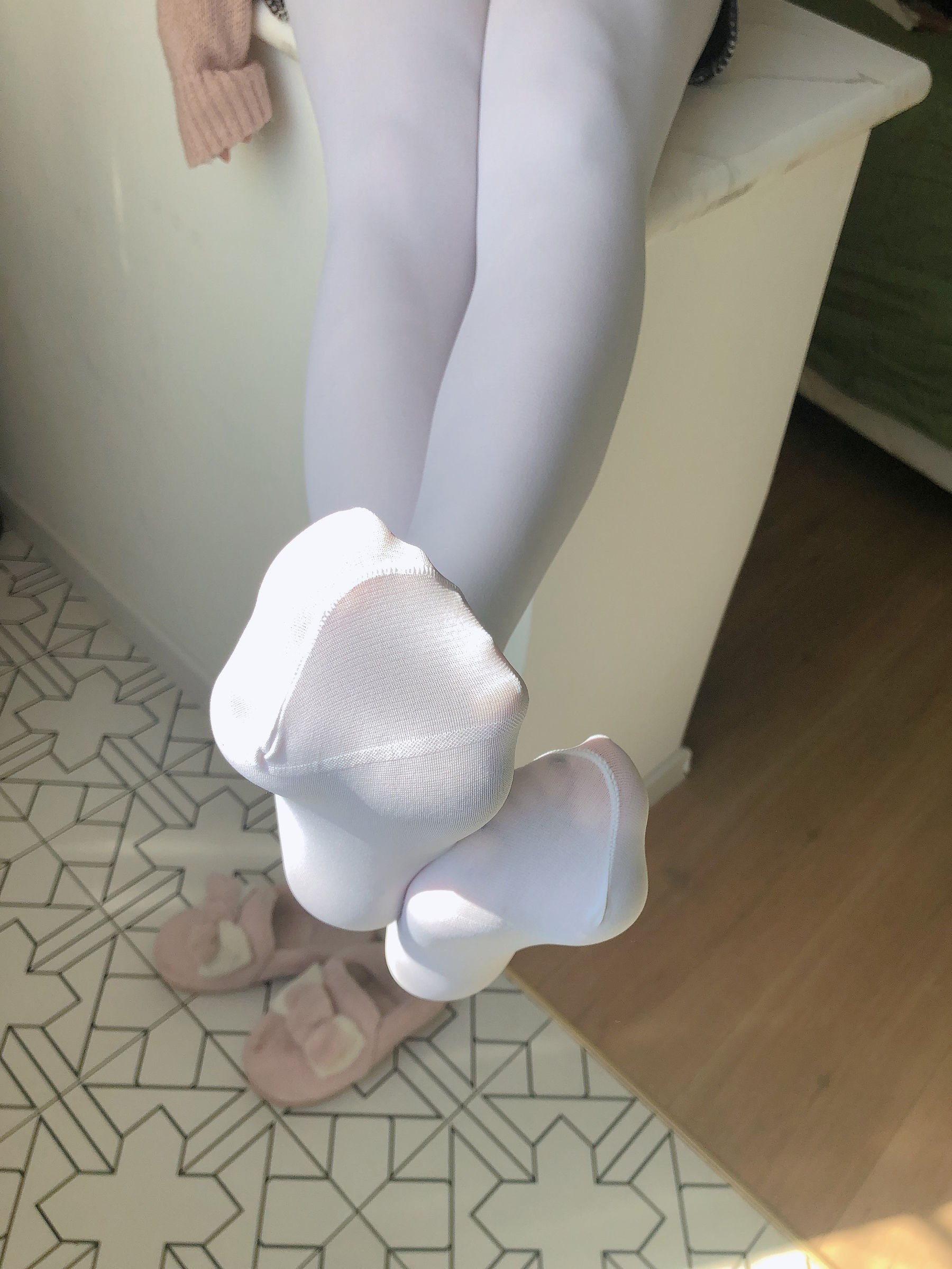 [福利COS] 安乔乔儿(Nia乔乔) No.004 白丝袜